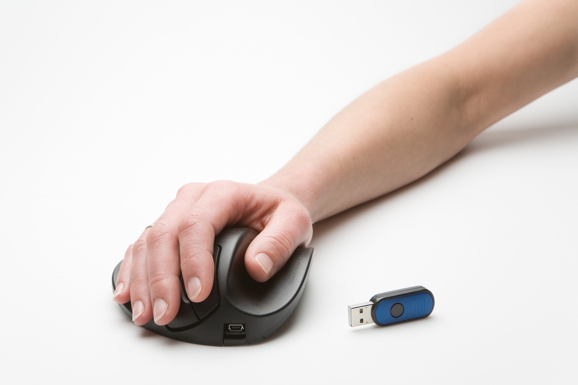 Hippus Wireless Ergonomic HandShoe Mouse for Right Hand - Small, Black - Light Click Comfort Grip - Compatible with Mac, Windows, Linux - Perfect for Office Work, Gaming & Long Computer Use