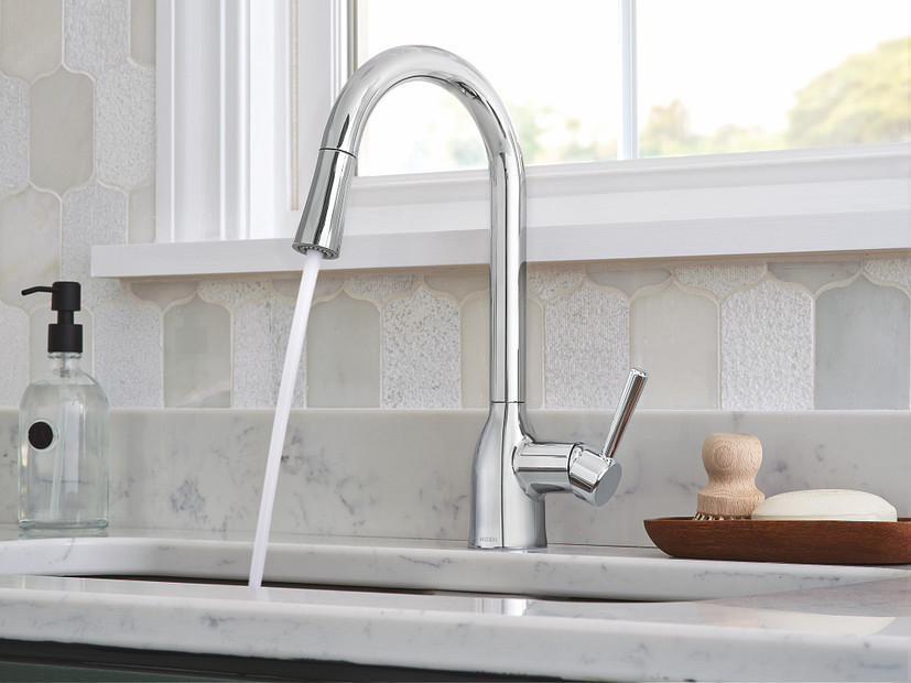 Moen Adler 87233 Chrome Pull-Down Spray Kitchen Faucet - Modern Design for Easy Dishwashing & Food Prep