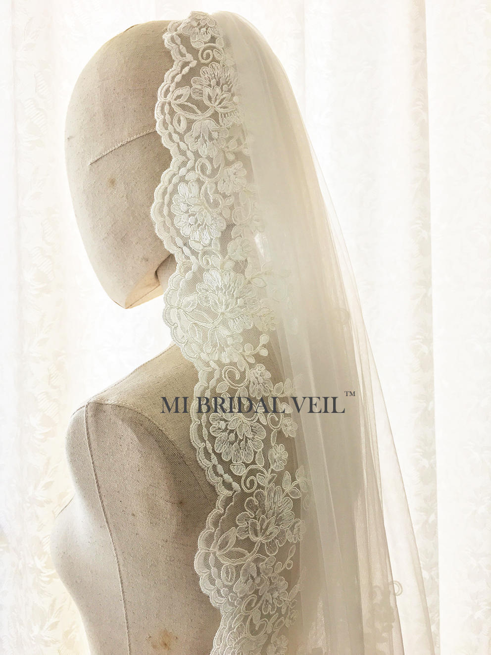 Vintage Inspired Rose Lace Wedding Veil - Single Tier Bridal Veil for Bride | Perfect for Romantic Weddings, Bridal Showers & Photo Shoots
