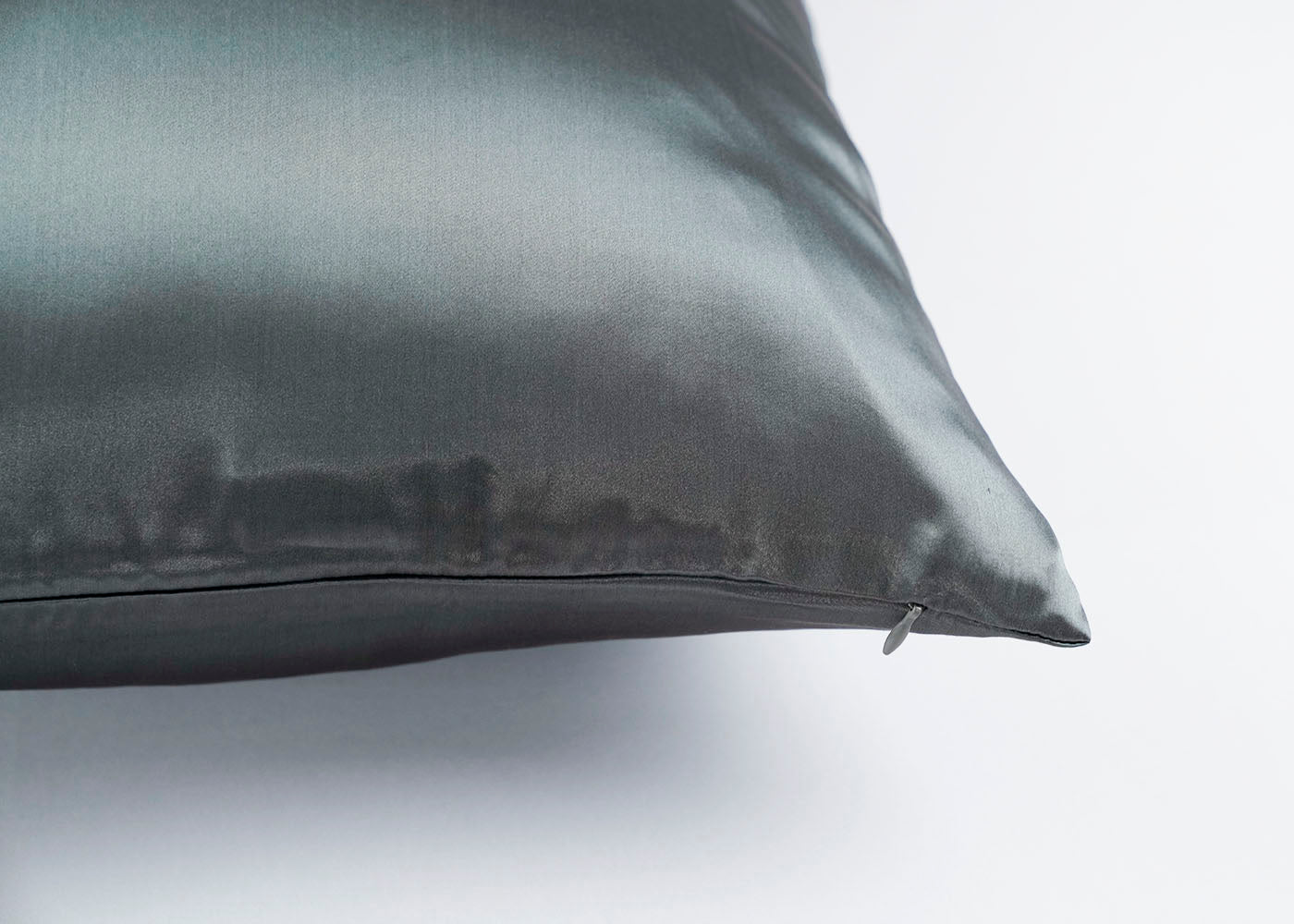 100% Pure Mulberry Silk Pillowcase with Zipper Closure - 16 Momme Grade for Hair & Skin Care - Perfect for Anti-Aging, Reducing Wrinkles & Bedroom Luxury (Queen Size, White) - Ideal for Beauty Sleep & Home Spa Experience