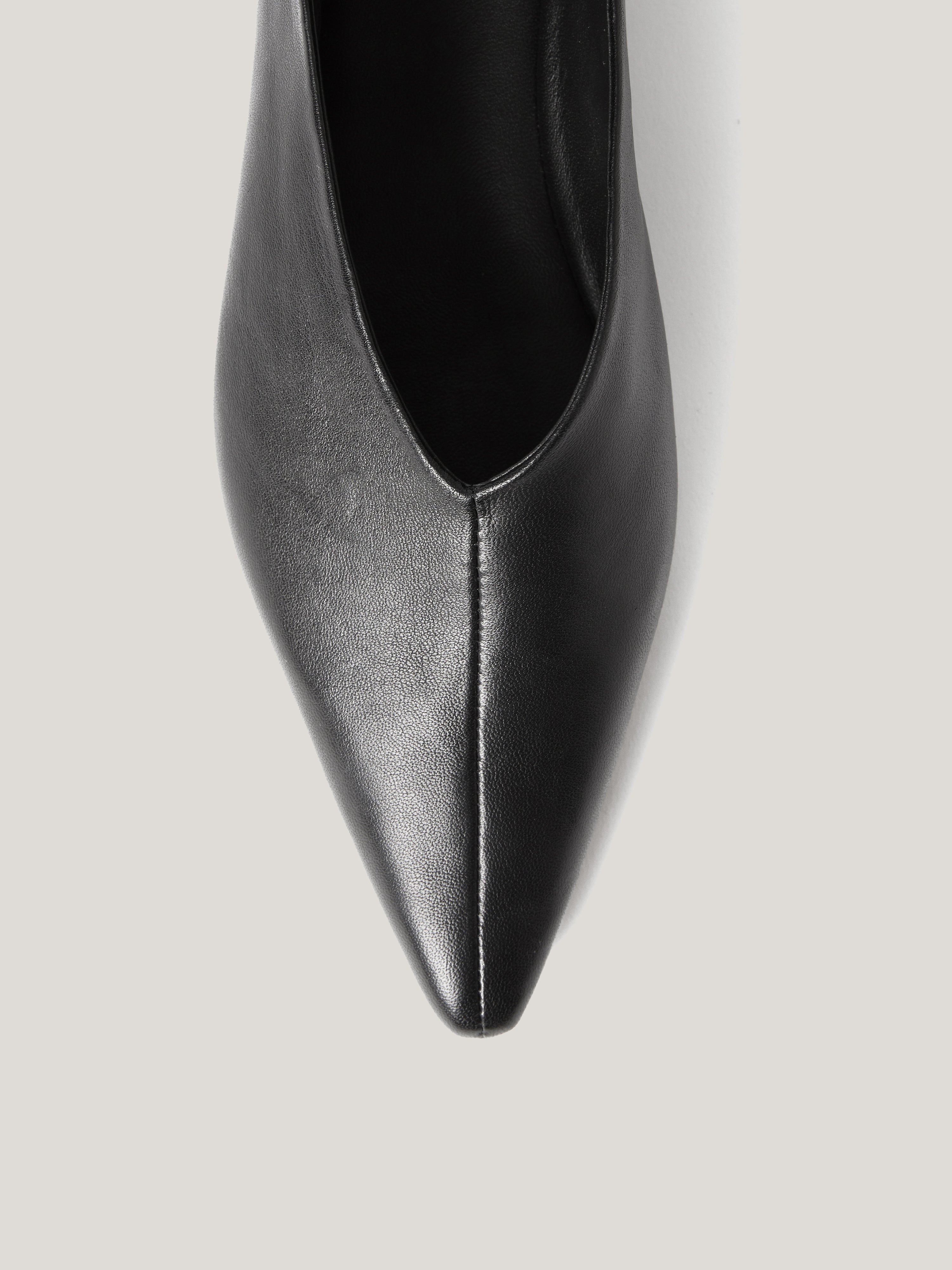 Elegant Black Linnie Flat Pointed Ballerina Shoes for Women | Comfortable & Stylish Ballet Flats | Perfect for Work, Office, and Casual Outfits