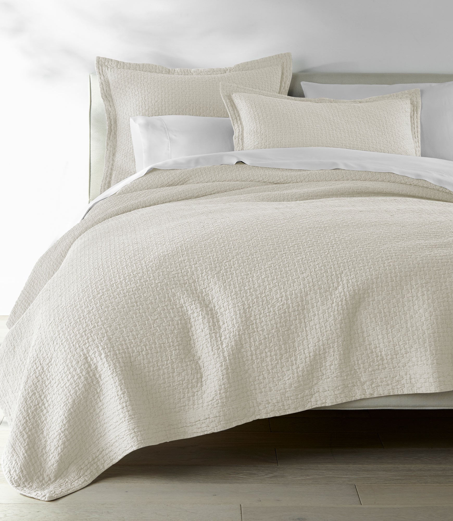Juliet Matelassé Coverlet - Luxury Quilted Bedspread for Queen & King Size Beds - Perfect for Master Bedroom, Guest Room & Hotel Decor