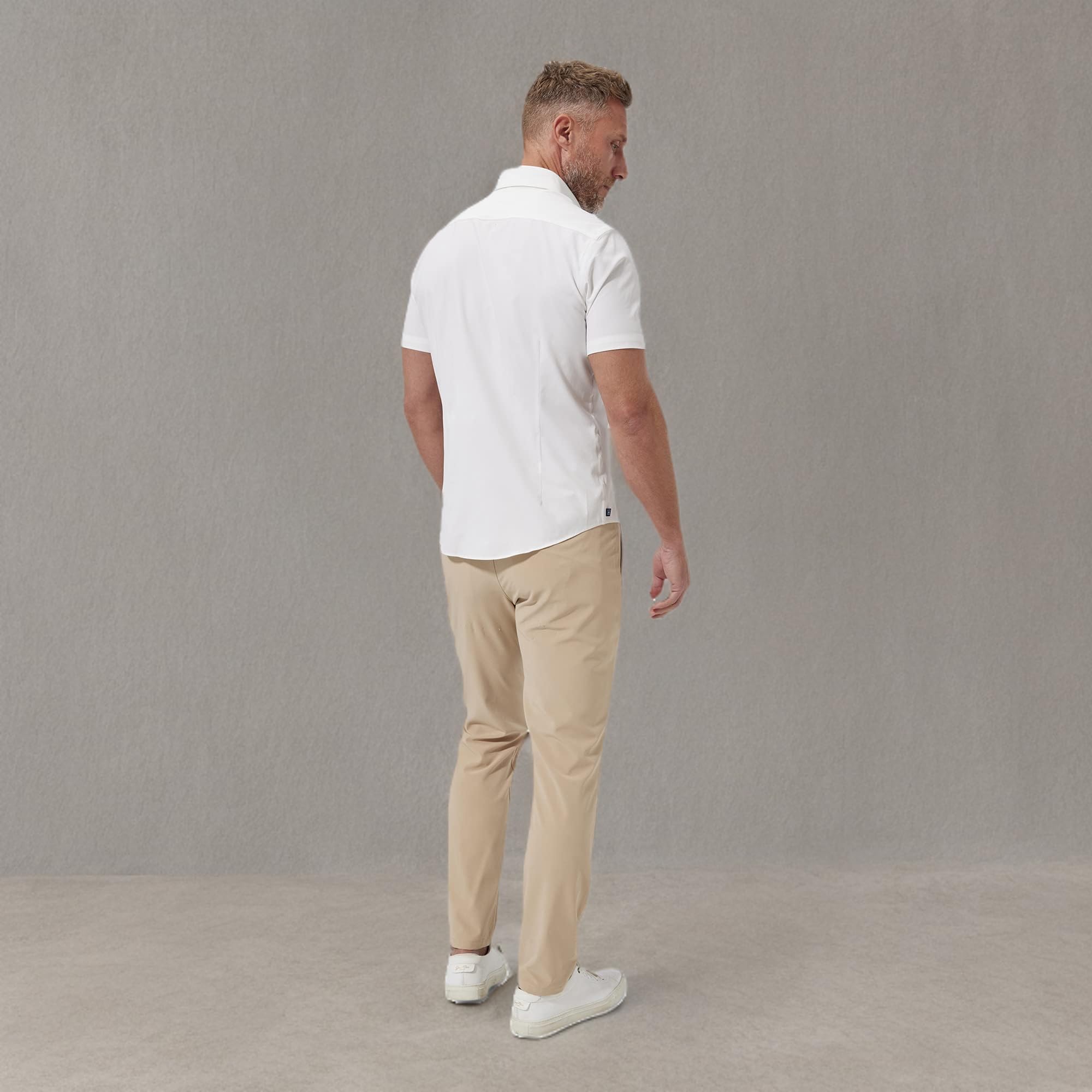 Mizzen+Main Leeward Wrinkle-Resistant Short-Sleeve Performance Dress Shirt for Men - 4-Way Stretch, Trim Fit Button-Up - Perfect for Office, Business Travel & Summer Weddings
