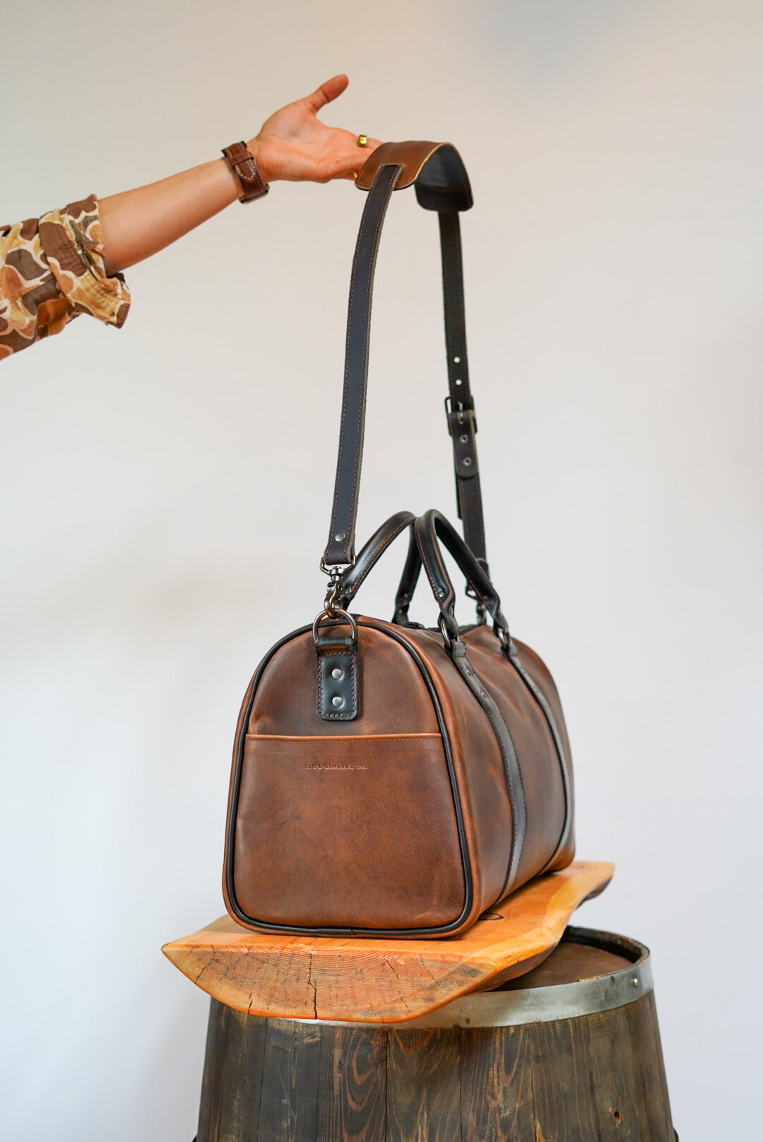 Premium Overnight Duffle Bag for Travel & Gym - Cinnamon Brown with Cigar Black Accents - Water-Resistant Weekender Bag for Men & Women - Perfect for Business Trips, Workouts & Weekend Getaways