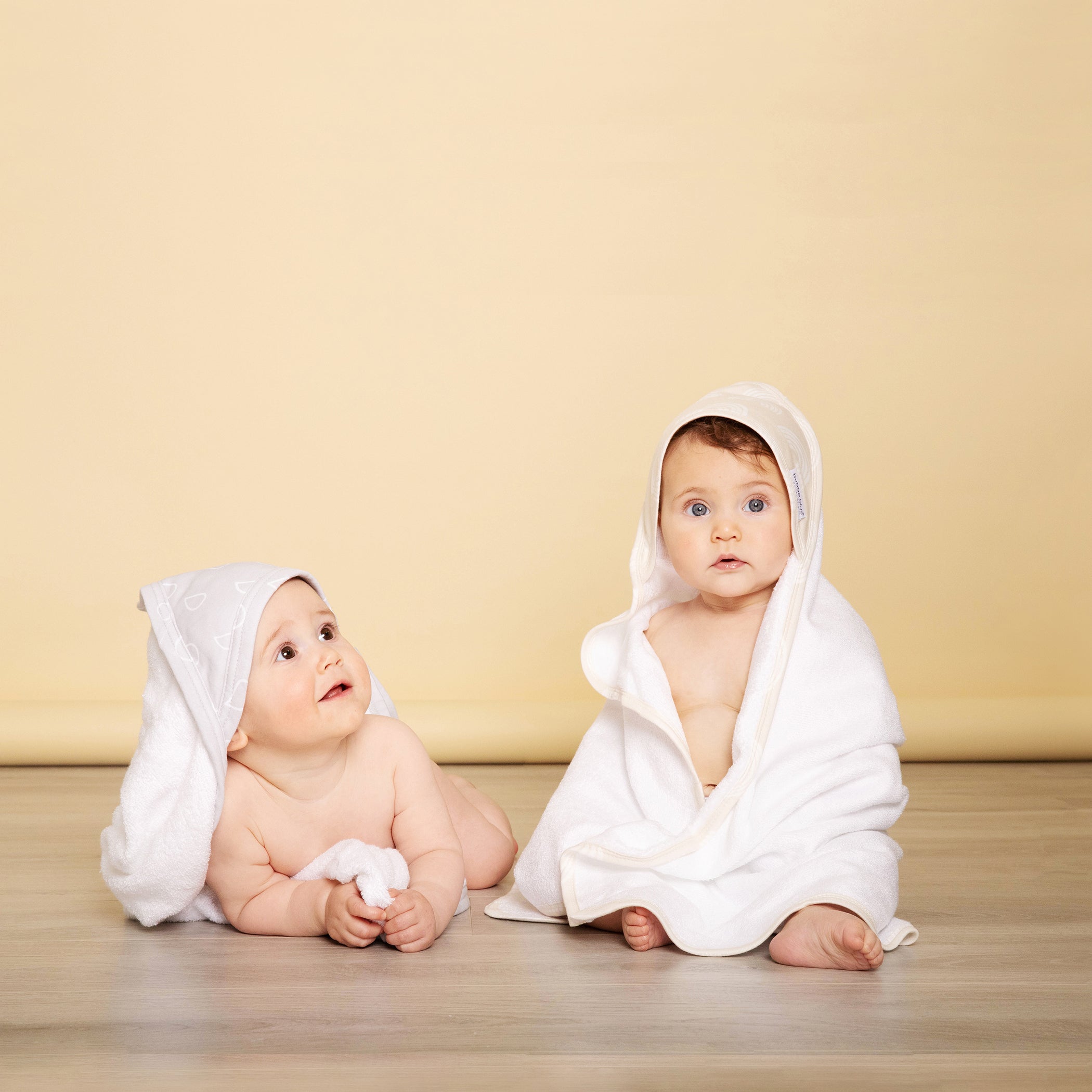 Nordic Style 2-Pack Hooded Towels for Adults & Kids - Soft & Absorbent Bath Towels in Grey & Sand Colors - Perfect for Beach, Pool, Spa & Baby Bath Time