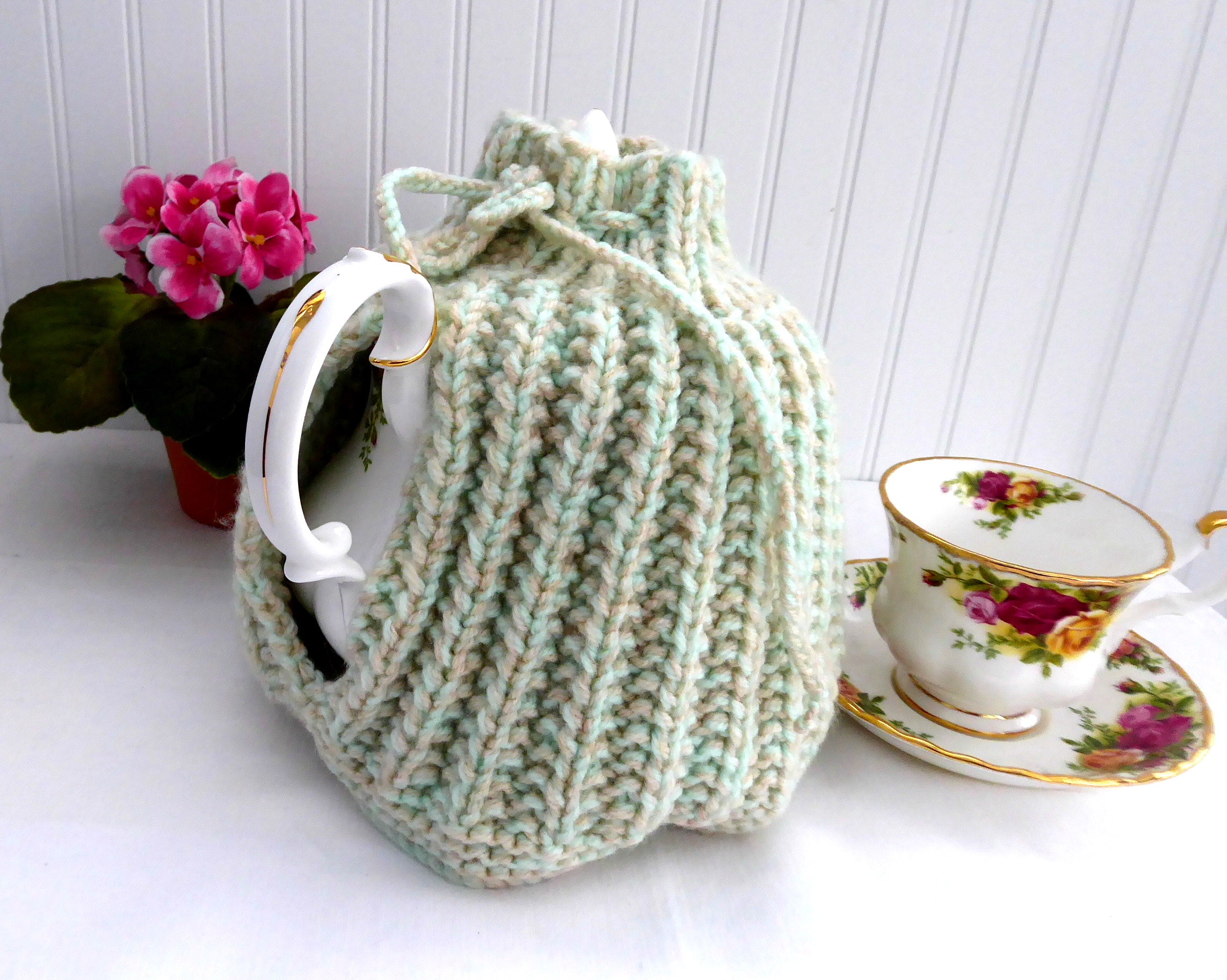 Vintage 1950s Heathered Green English Tea Cozy - Large Retro Knit Tea Cosy in Cream & Tan | Perfect for Tea Parties, Afternoon Tea & British-Themed Events