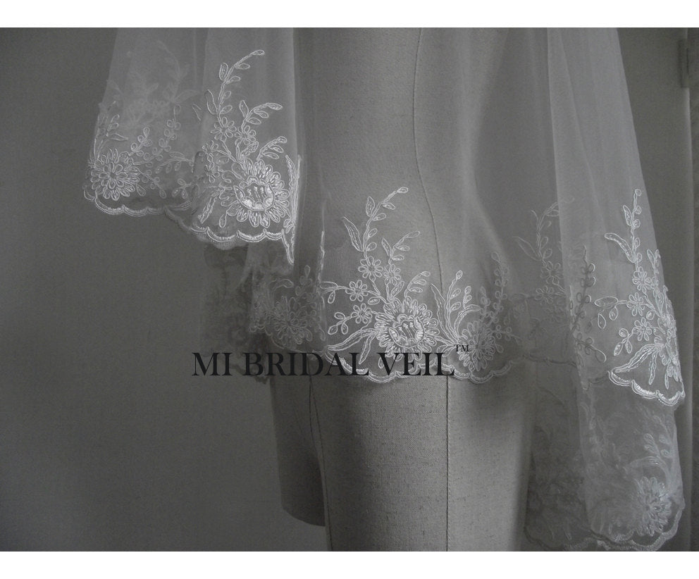Elegant Mantilla Lace Wedding Veil with Floral Leaf Design - Spanish Bridal Veil for Church Ceremony & Romantic Photography