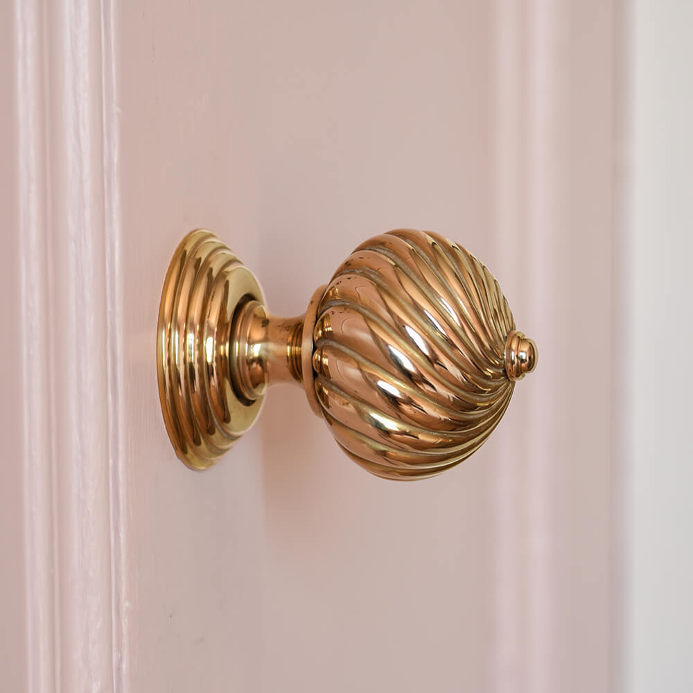 Polished Brass Burcot Swirl Door Knobs - Vintage Style Cabinet & Drawer Pulls for Home Decor, Bedroom, Bathroom, Office - Set of 2