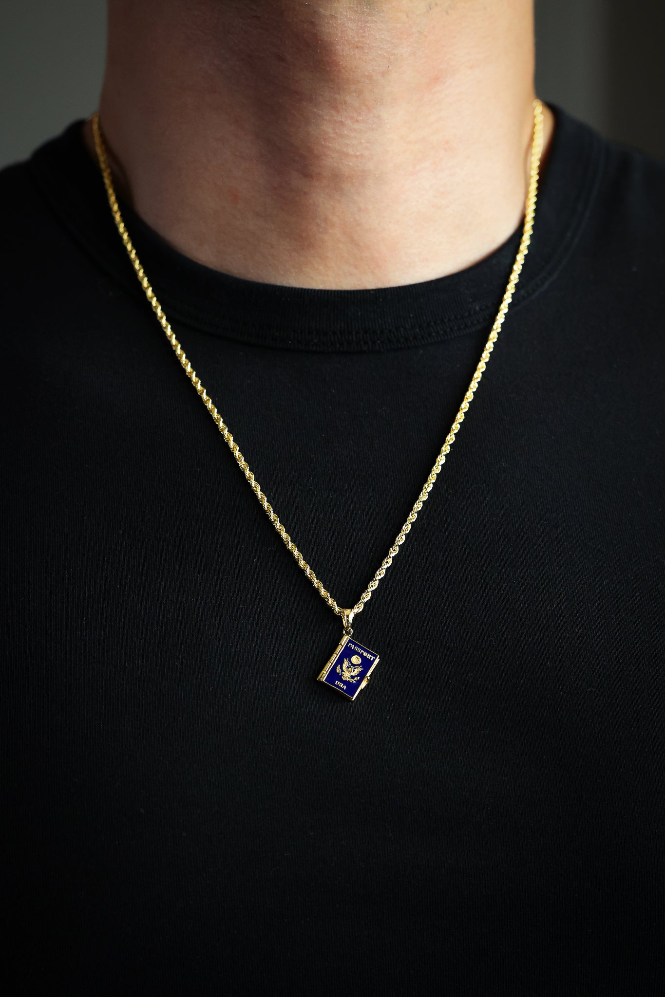 3D Gold Enamel Passport Pendant Necklace - Elegant Travel Jewelry for Women, Perfect Gift for Passport Holders & Frequent Flyers
