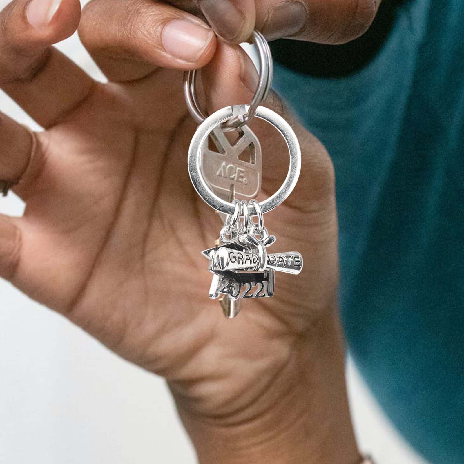 LUOZZY 9Pcs Graduation Keychain Set - Class of 2022 Commemorative Gift, Creative Congrats Grad Souvenir for High School & College Graduates - Perfect for Graduation Parties, Ceremonies & Gift Giving