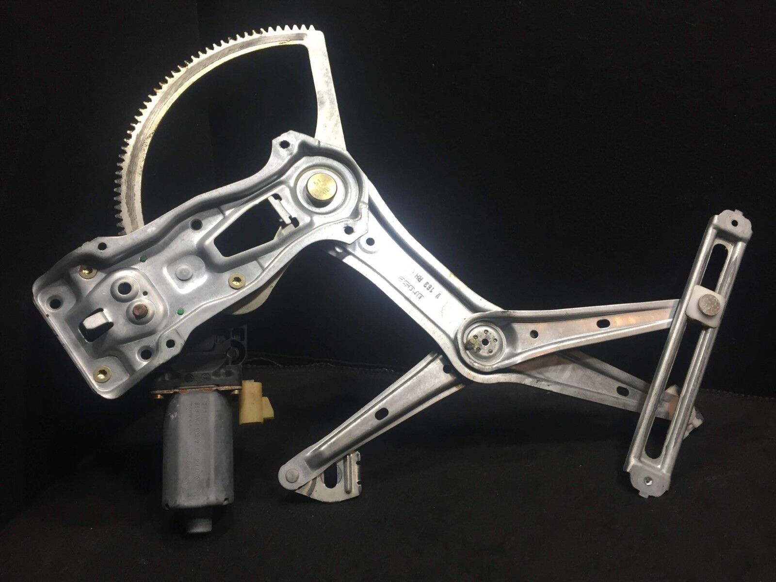 Mercedes W163 Front Right Passenger Door Window Regulator Motor OEM Replacement - Perfect for Window Repair & Smooth Operation
