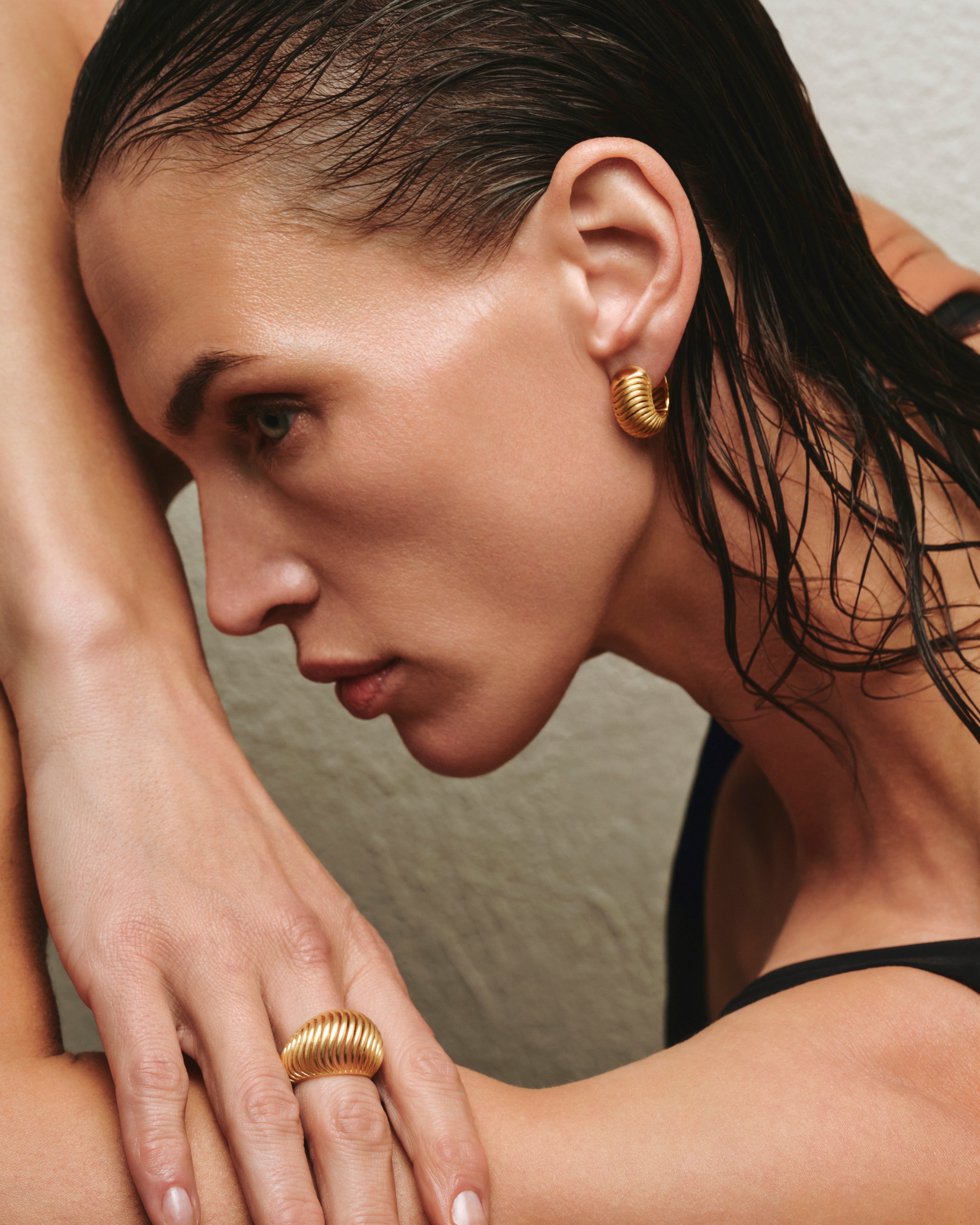 Trancoso Huggie Hoops - Minimalist Gold Huggie Earrings for Women, Small Hoop Earrings for Daily Wear, Perfect for Work, Date Night & Casual Outfits