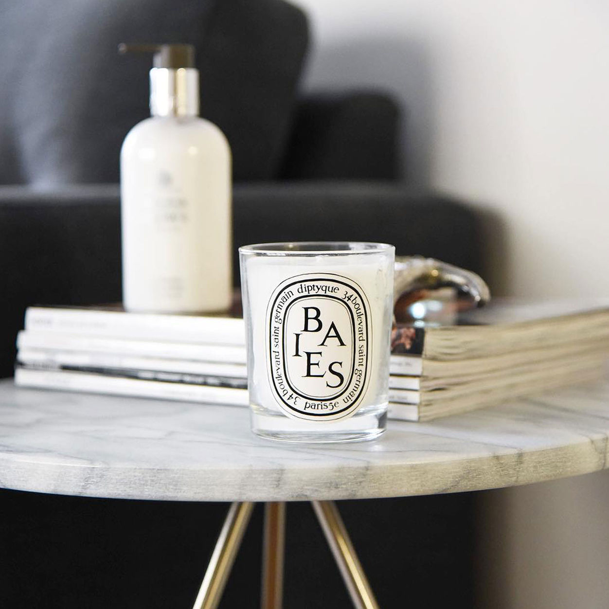 Baies (Berries) Scented Soy Candle - Handmade Natural Aromatherapy Candle for Home, Relaxation & Gift Giving - Perfect for Bedroom, Bathroom & Living Room