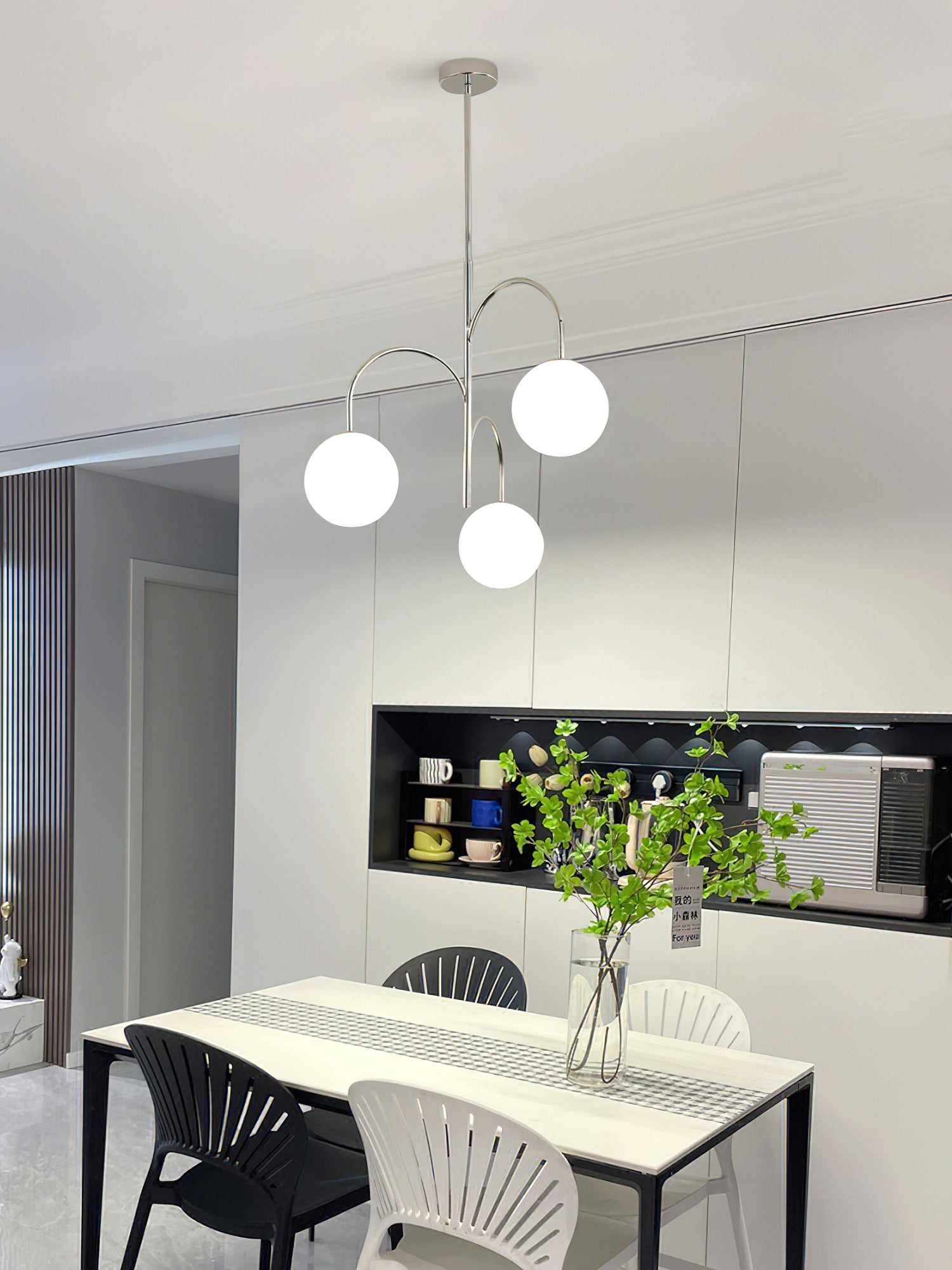 Modern Globe Glass Pendant Light - Elegant Hanging Chandelier for Dining Room, Kitchen Island & Bedroom Lighting - Clear Glass Sphere Ceiling Lamp for Home Decor