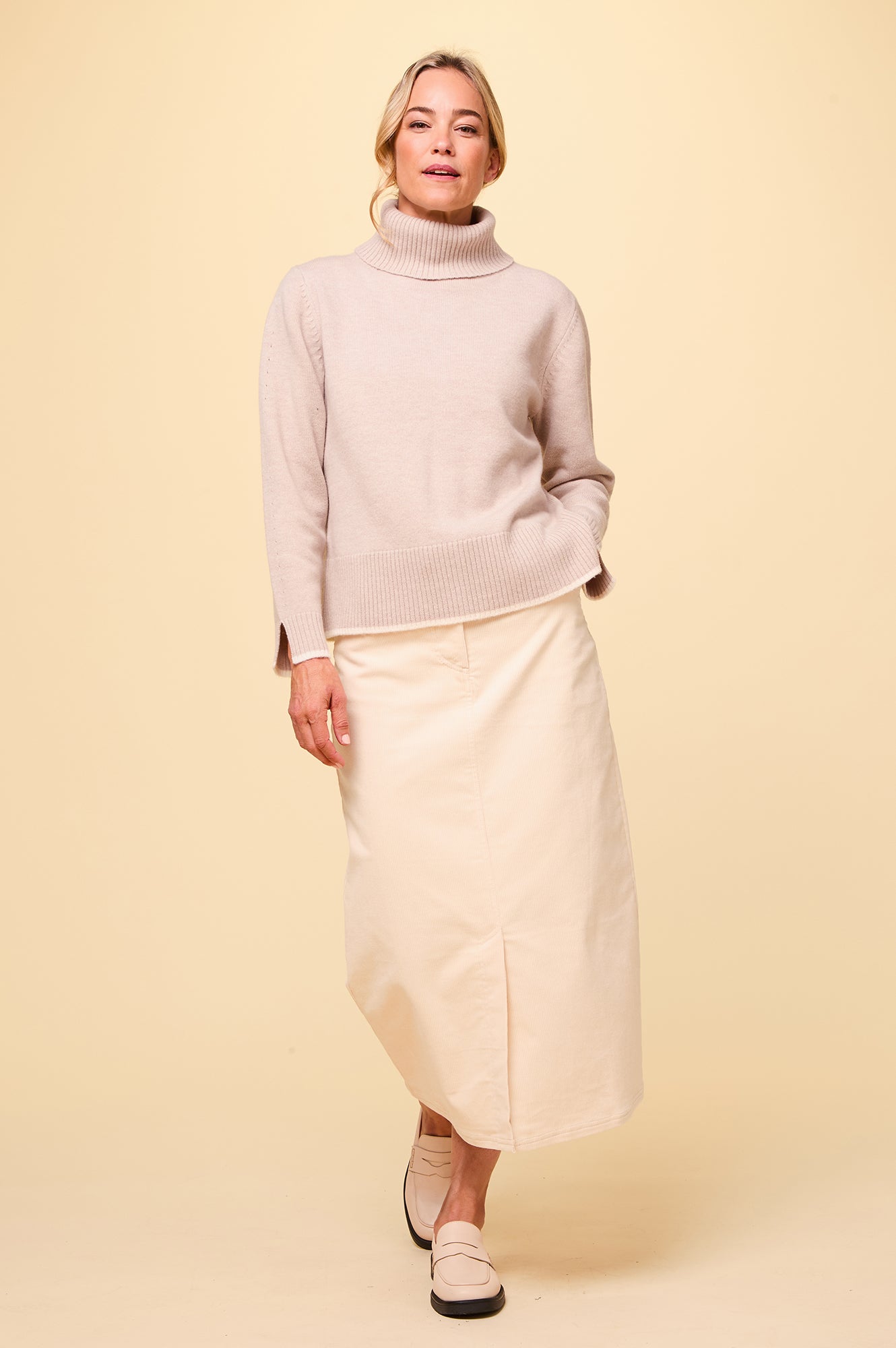 Premium Merino Wool Roll Neck Sweater for Men & Women - Soft & Warm Oat/Cream Knit Pullover - Perfect for Winter, Fall & Outdoor Activities