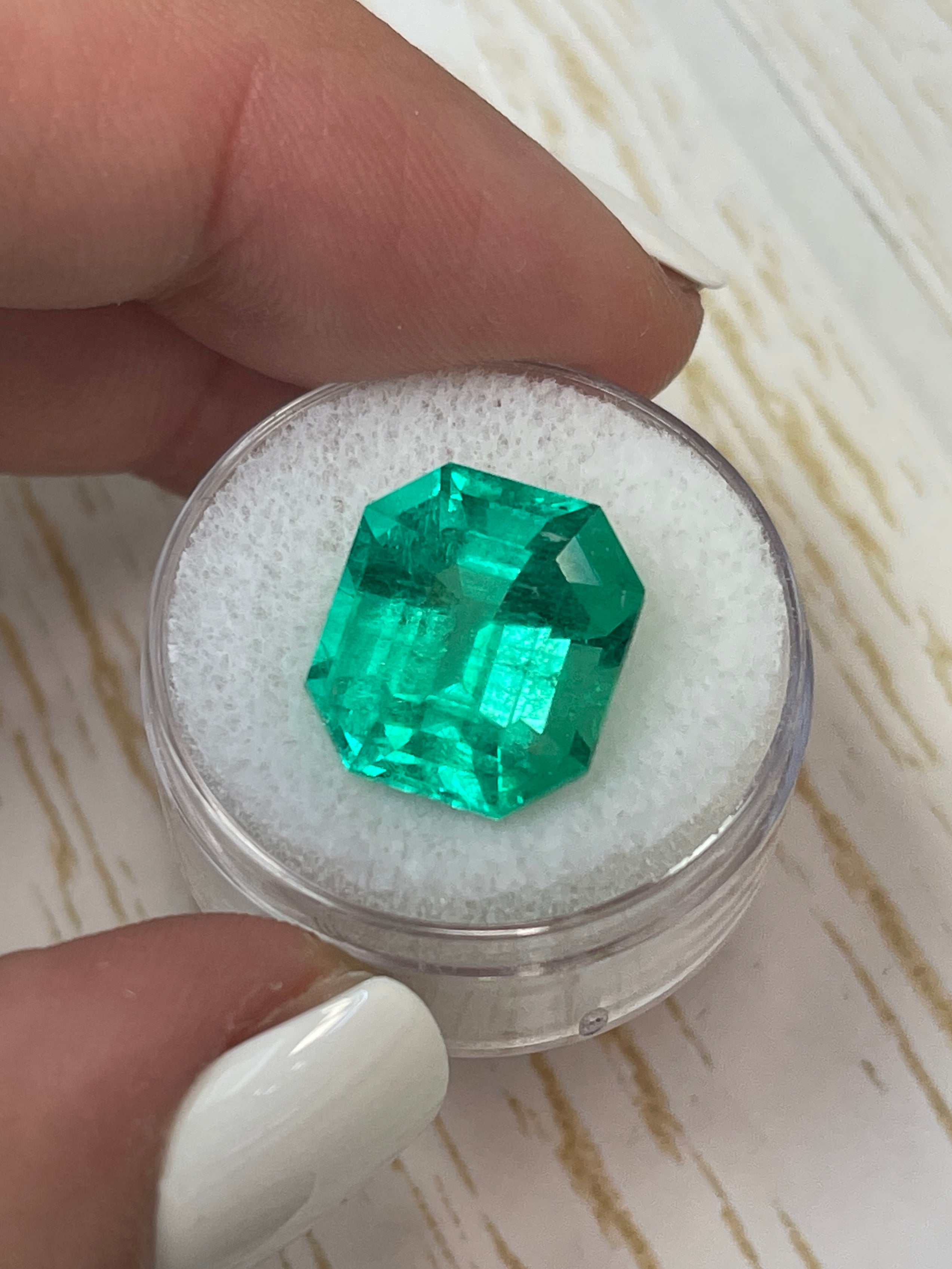 10.81 Carat GIA Certified Vivid Muzo Colombian Emerald - Natural Loose Gemstone, Asscher Cut (14x13mm) | Perfect for Engagement Rings, Luxury Jewelry & Collector's Pieces