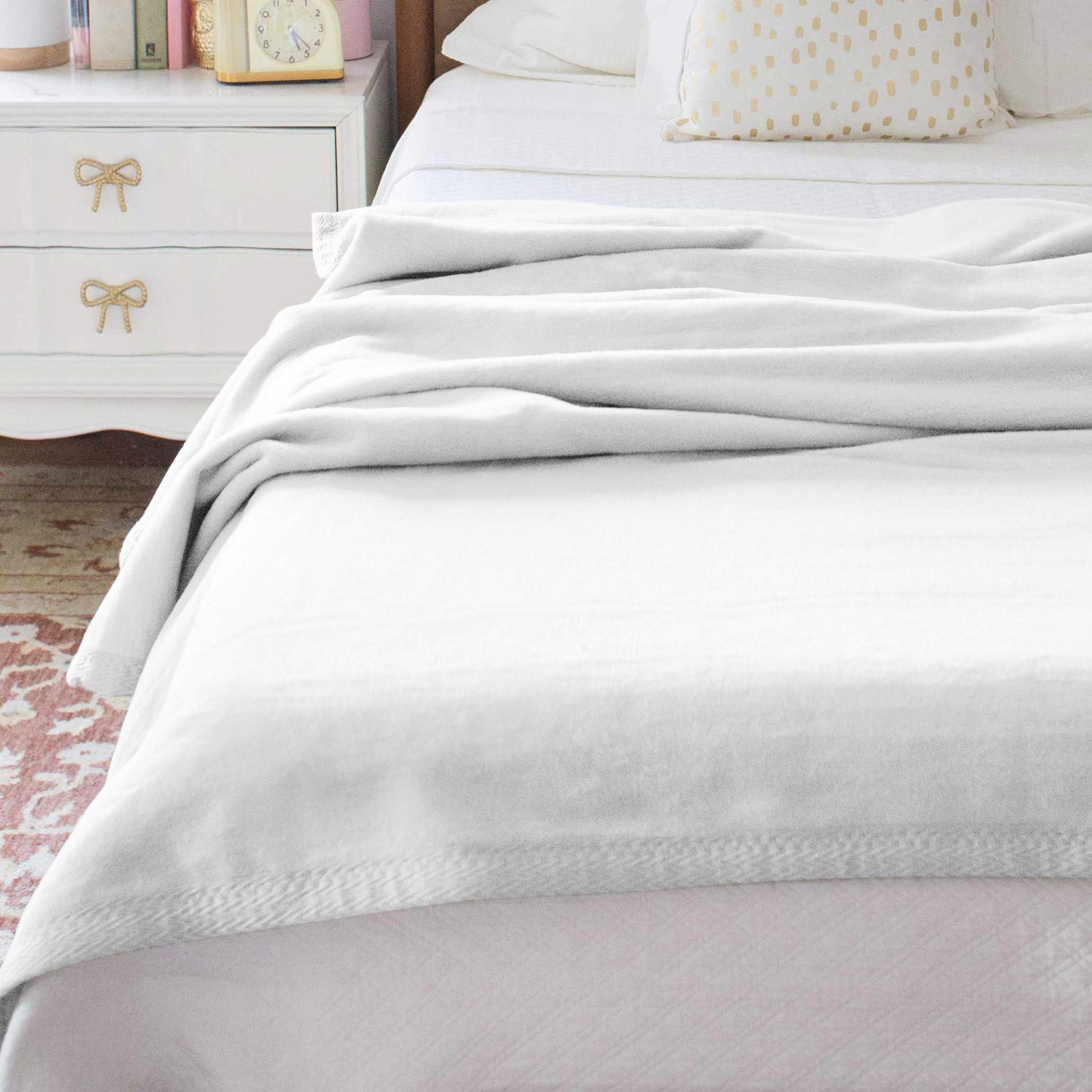 Peacock Alley All Seasons Luxury Cotton Blanket - 100% Long Staple Soft Cotton Blanket for Sofa, Bed & Crib - Twin/Twin XL Size, White - Perfect for Home, Office & Travel Use