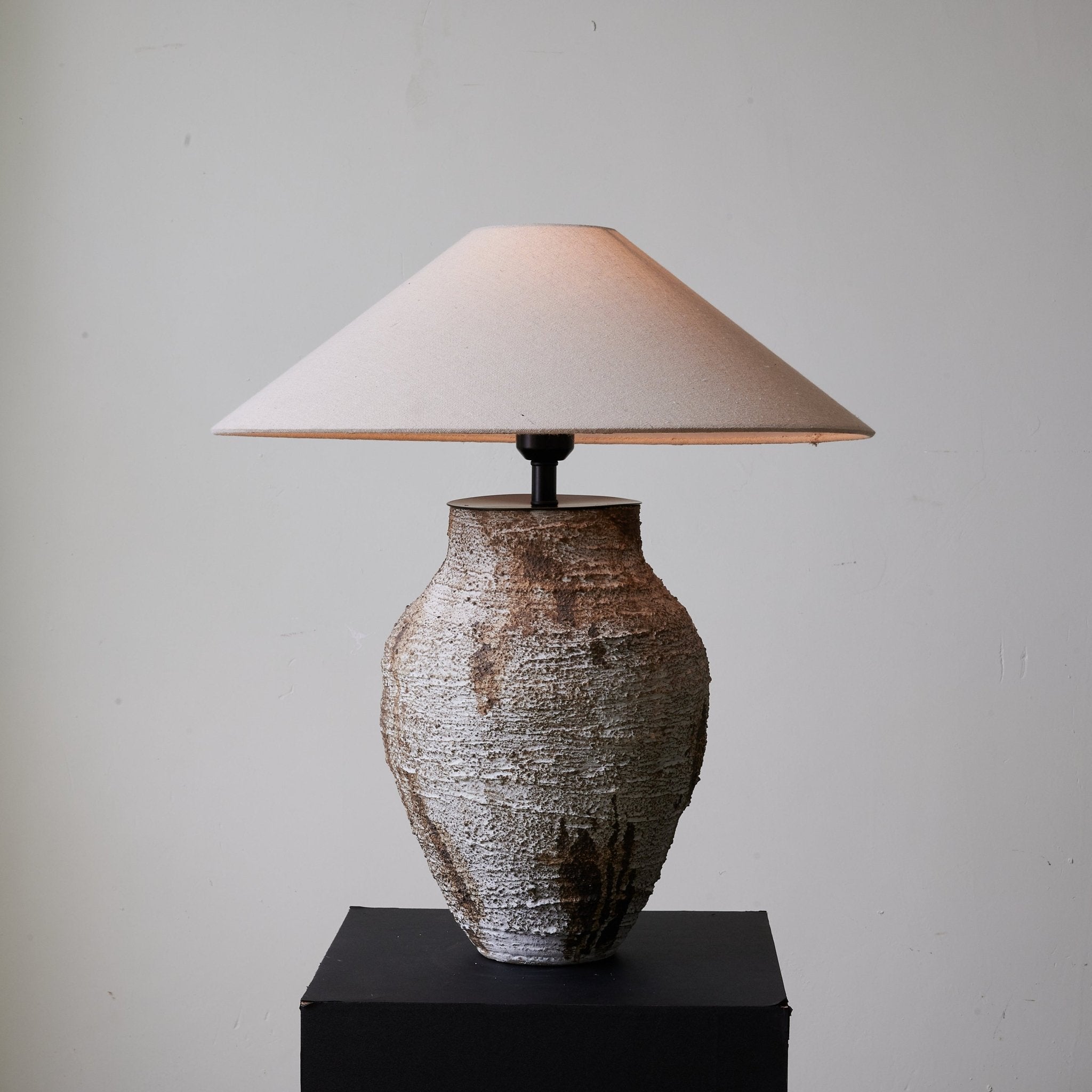 Arden Textured Clay Table Lamp - Modern Ceramic Bedside Lamp for Living Room, Bedroom & Office - Warm White Light for Cozy Ambience