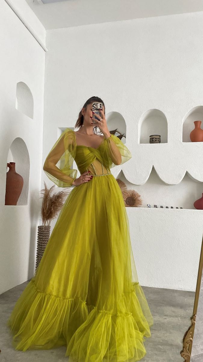 Elegant Green Tulle A-Line Prom Dress with Long Sleeves - Formal Party Gown for Homecoming, Quinceañera & Evening Events | Style 2189