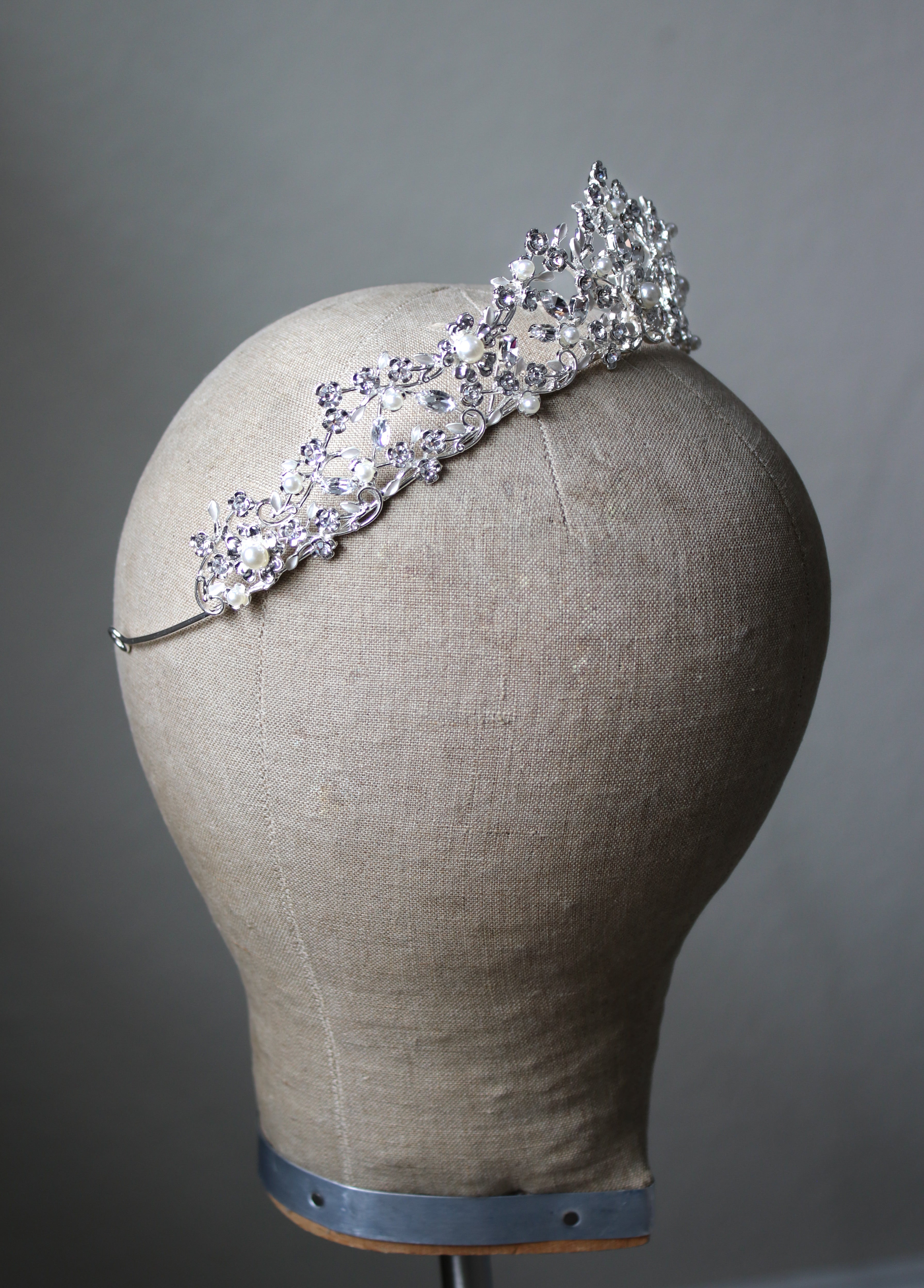 Elegant Wedding Tiara for Bride - Sparkling Rhinestone Bridal Crown | Perfect for Weddings, Prom, Pageants & Special Occasions