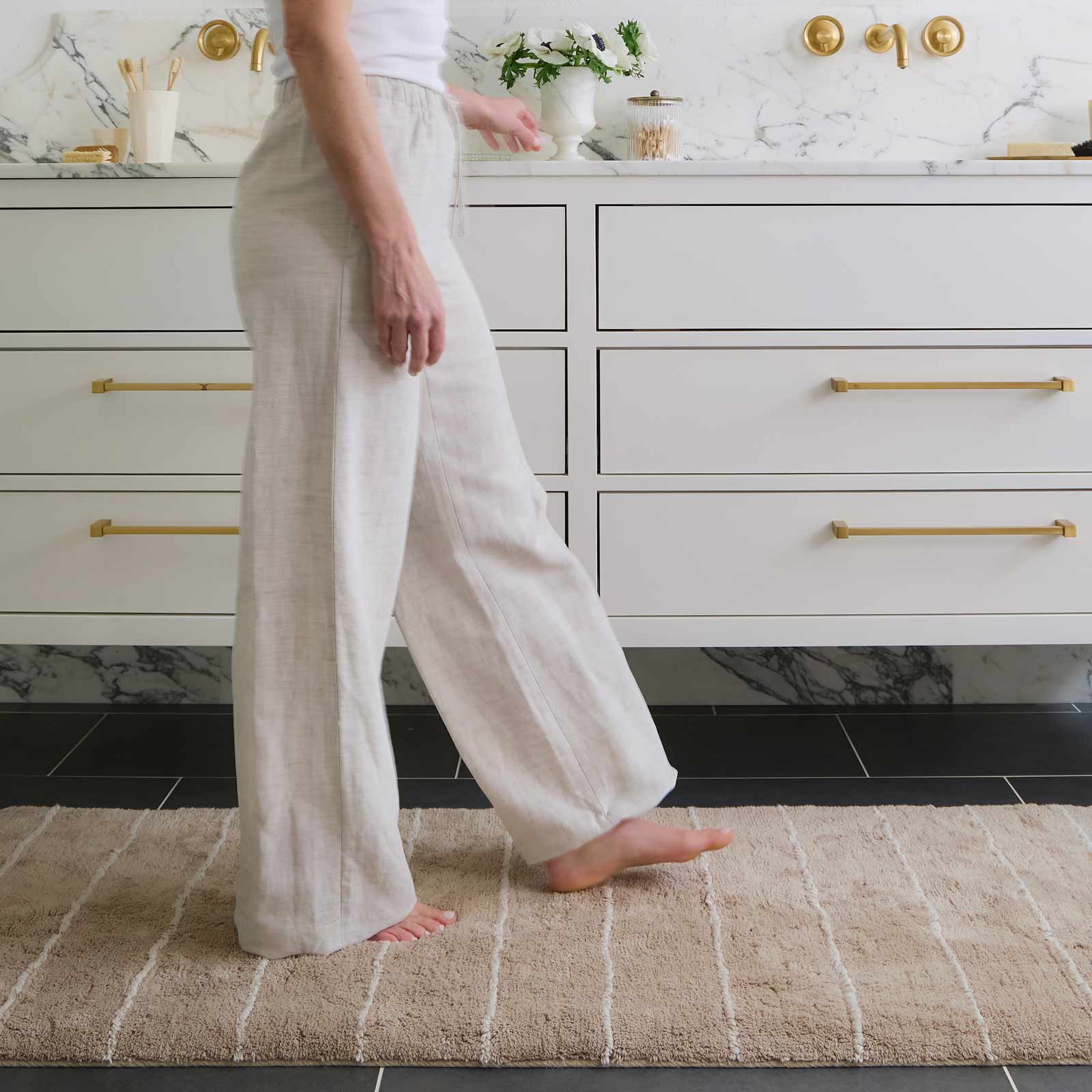 Premium Soft Absorbent Bath Mat - Non-Slip Shower Rug with Quick-Dry Technology for Bathroom Safety & Comfort - Perfect for Bath, Shower, and Vanity Areas