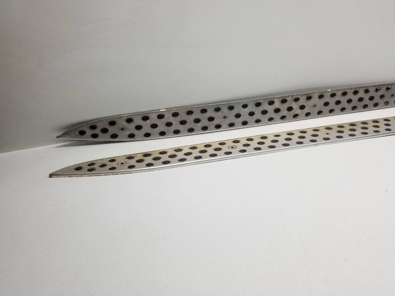 06-11 Mercedes ML500 OEM Running Board Side Step Trim Panel Pair - Perfect for Off-Roading & Daily Commute
