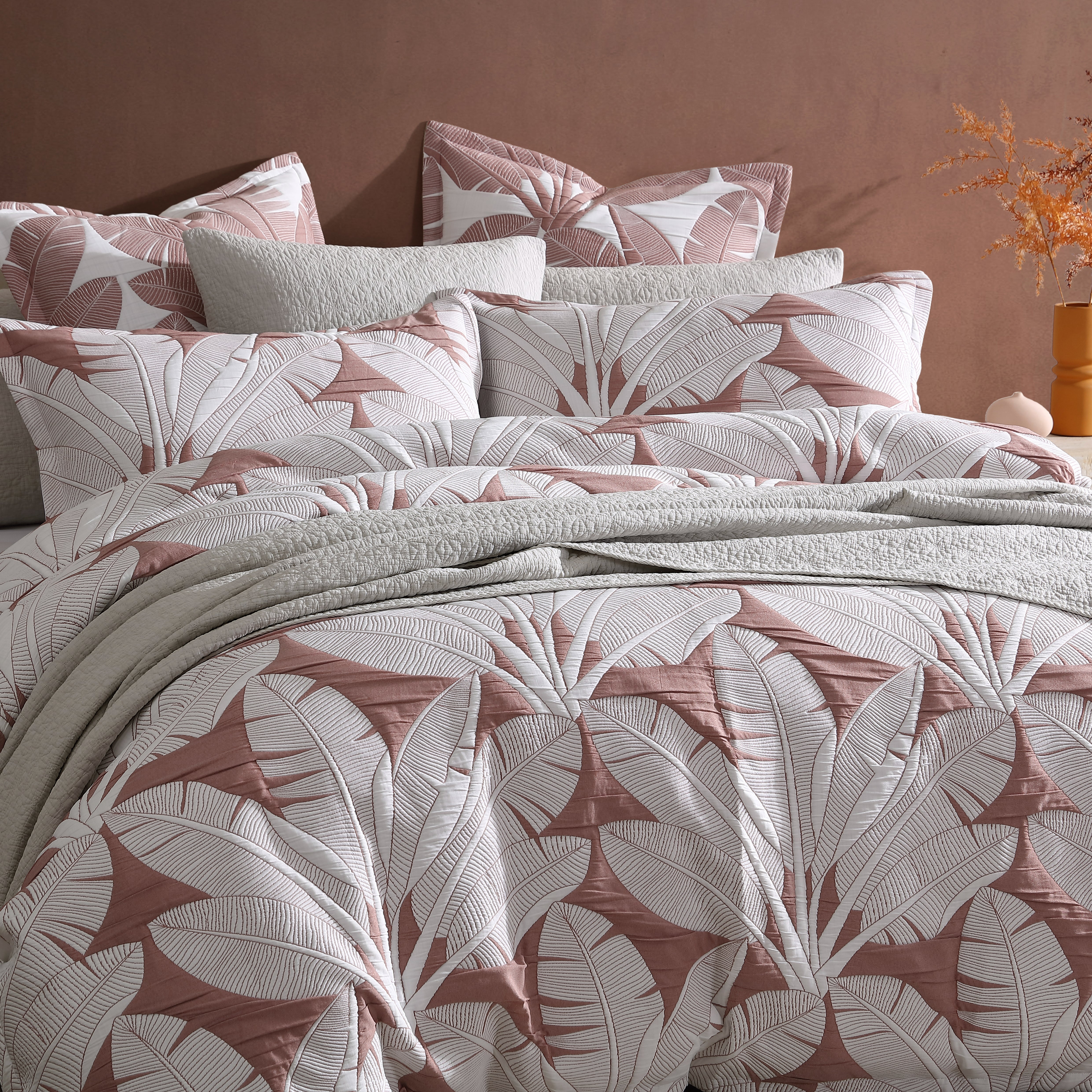 Luxury Lagos Aragon Quilt Cover Set - King Size Bedding by Logan & Mason Platinum - Premium Cotton Quilt Cover for Master Bedroom & Guest Room Decor