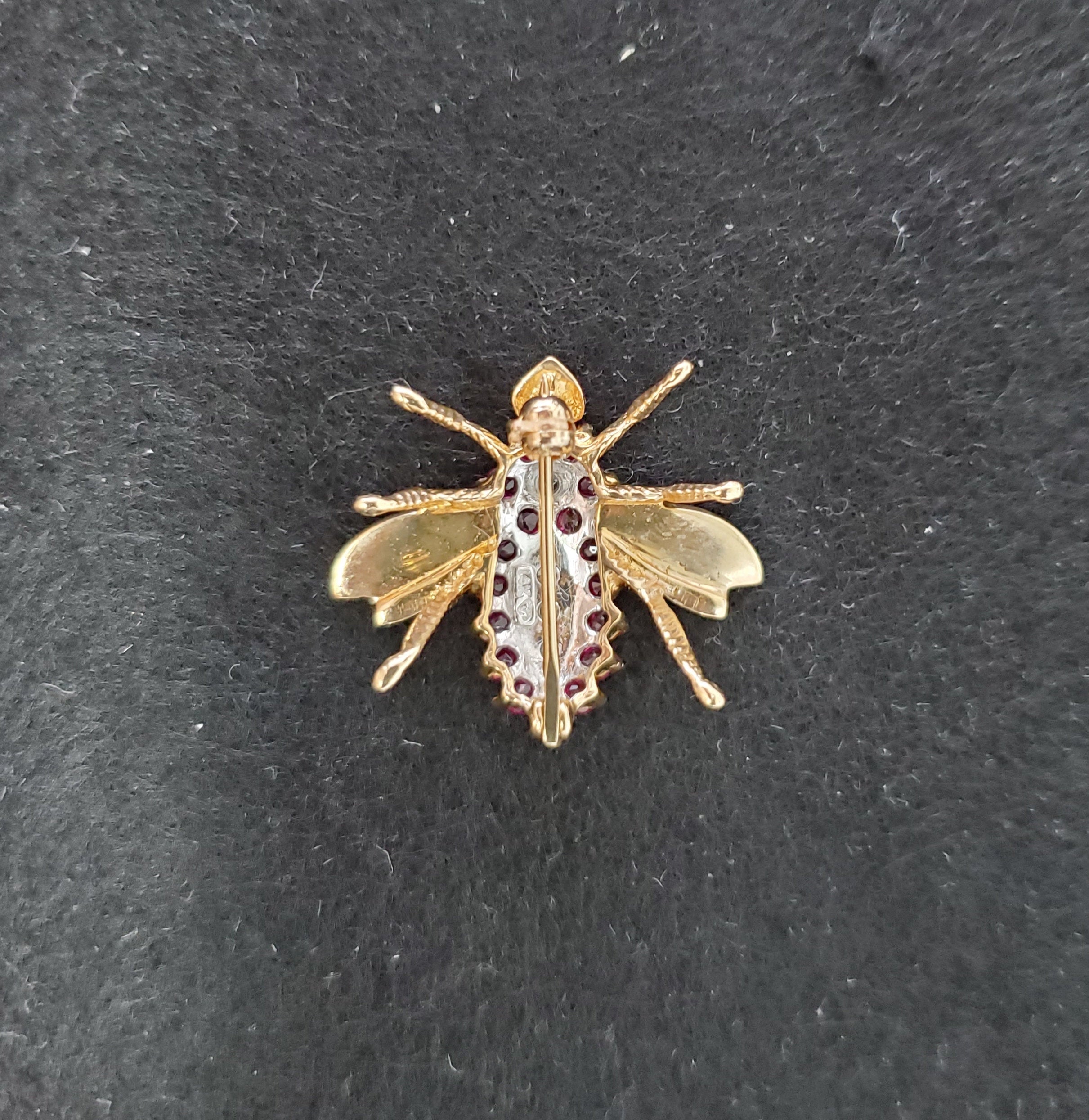 14K Yellow Gold Sapphire Diamond Bee Brooch .90cttw - Elegant Jewelry Gift for Women, Perfect for Weddings, Anniversaries & Special Occasions
