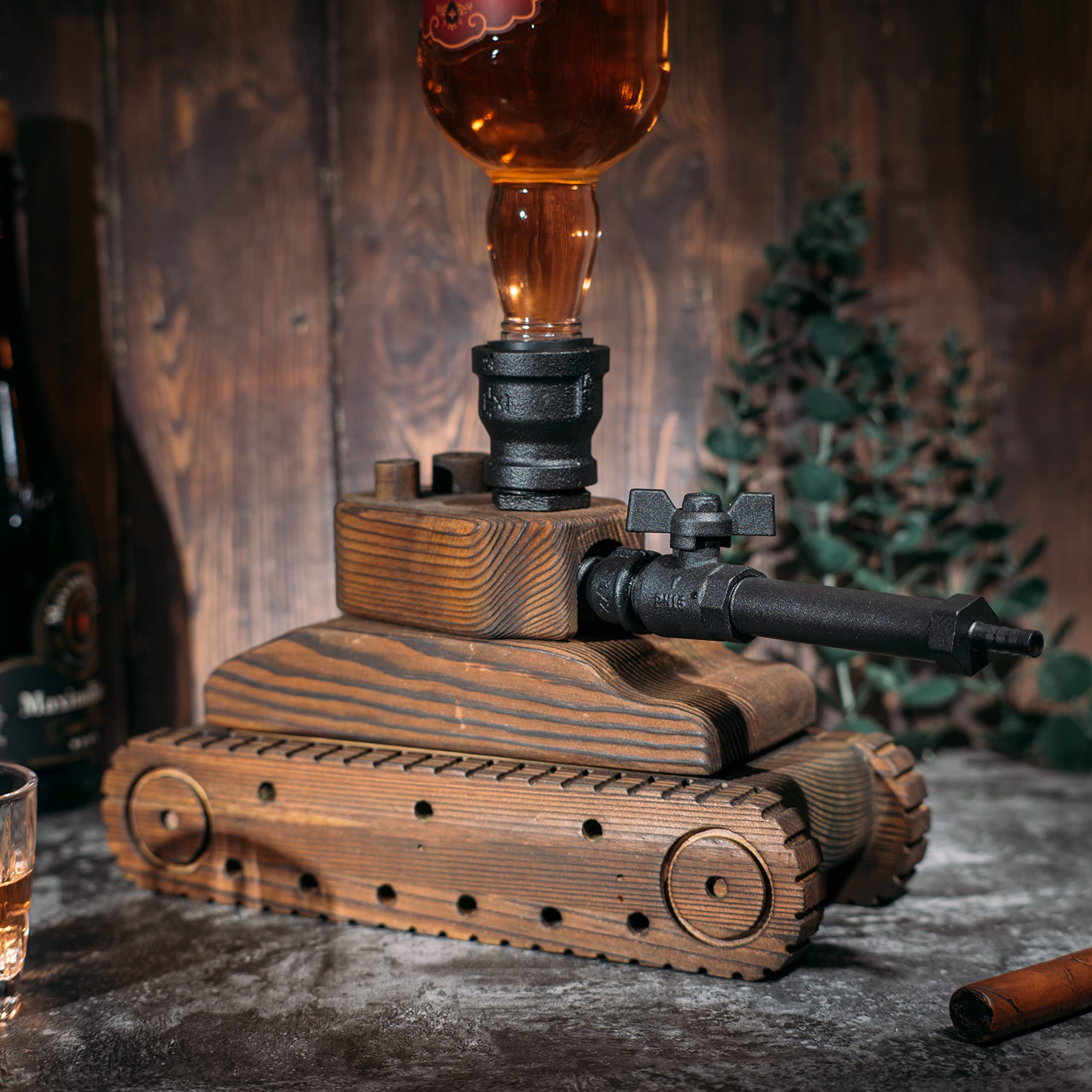 Army Tank Whiskey Decanter Set - 1000ml Bourbon & Scotch Liquor Decanter with Wood Stand - Unique Military Themed Groomsmen Gifts for Men - Perfect for Whiskey Lovers, Bachelor Parties & Man Cave Decor