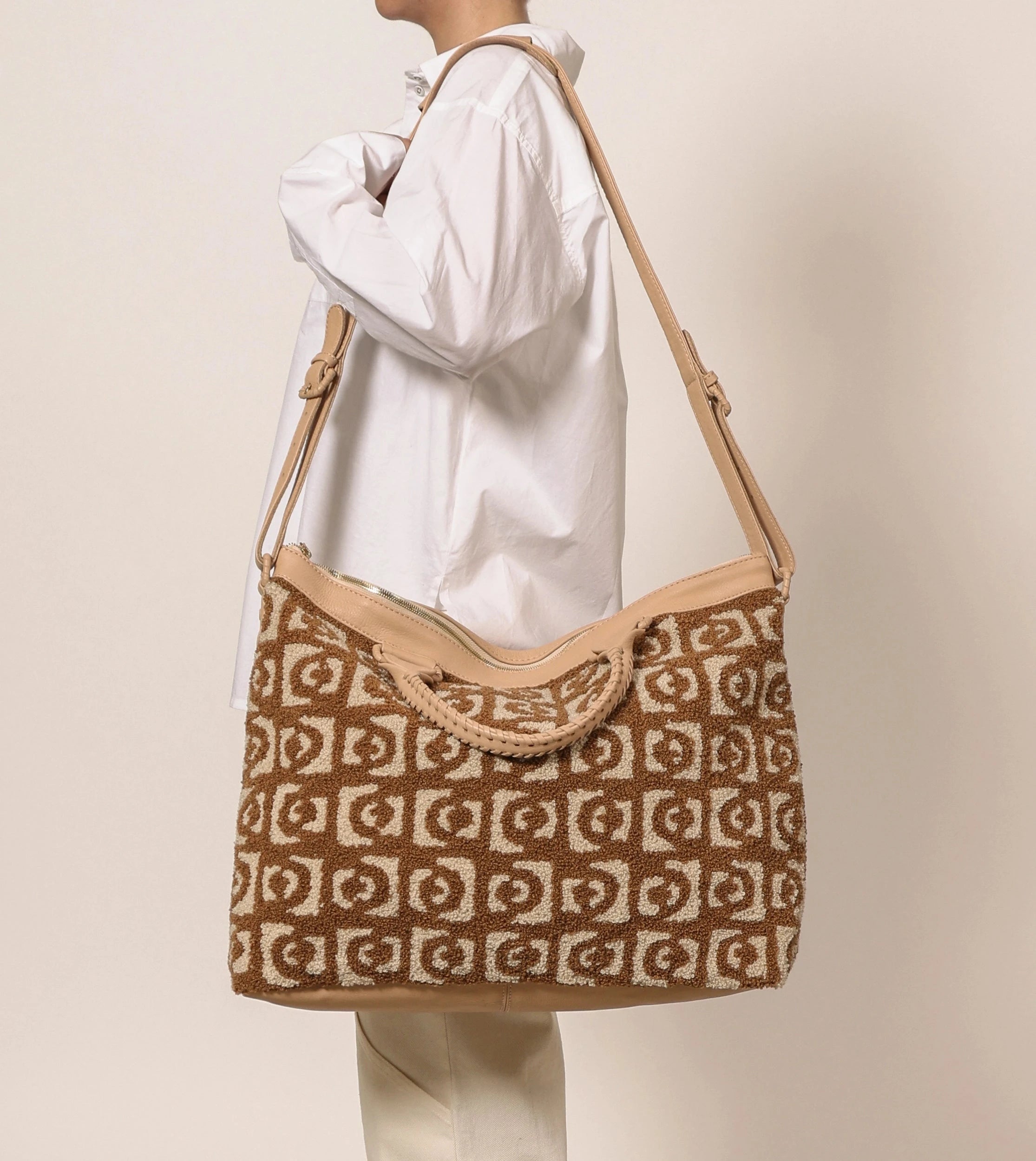 Rialto Weekender Travel Bag - Stylish & Durable Carry-On Luggage for Women & Men - Perfect for Weekend Getaways, Business Trips & Air Travel