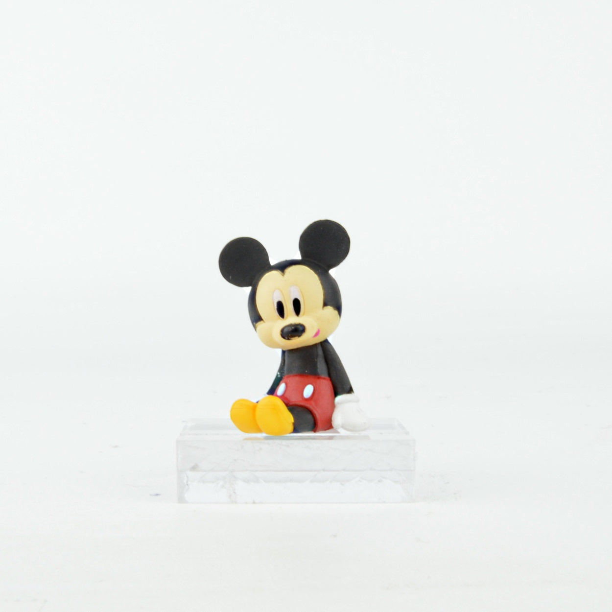 Disney Japan Petanto Chokkorizu Sitting Mini Figure - Cute Collectible Anime Character Statue for Home Decor, Office Display, and Gift Giving