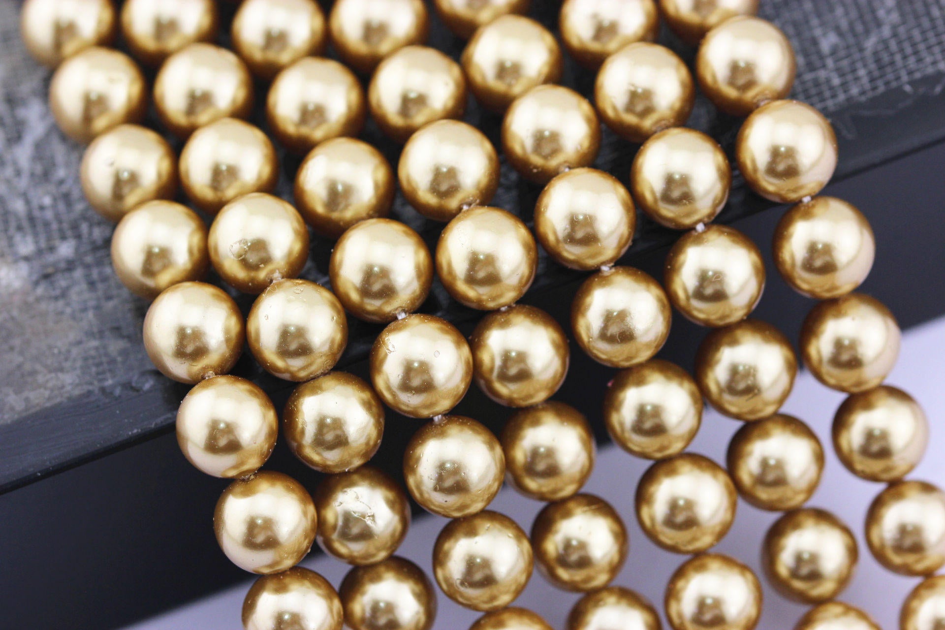4mm 6mm 8mm 10mm 15.5 Inch Gold Shell Pearl Smooth Round Beads Strand for Jewelry Making, DIY Crafts, Necklaces & Bracelets