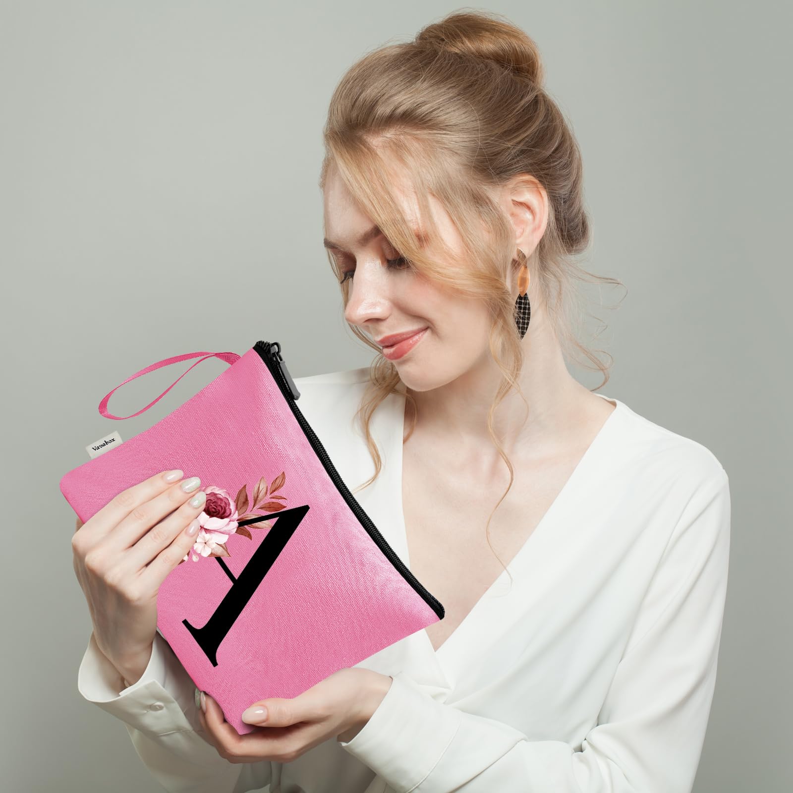 Vavabox A-Z Personalized Makeup Bag - Peach Cosmetic Bag for Women, Mom, Best Friend, Bride & Bridesmaids - Perfect for Travel, Spa Days & Everyday Use