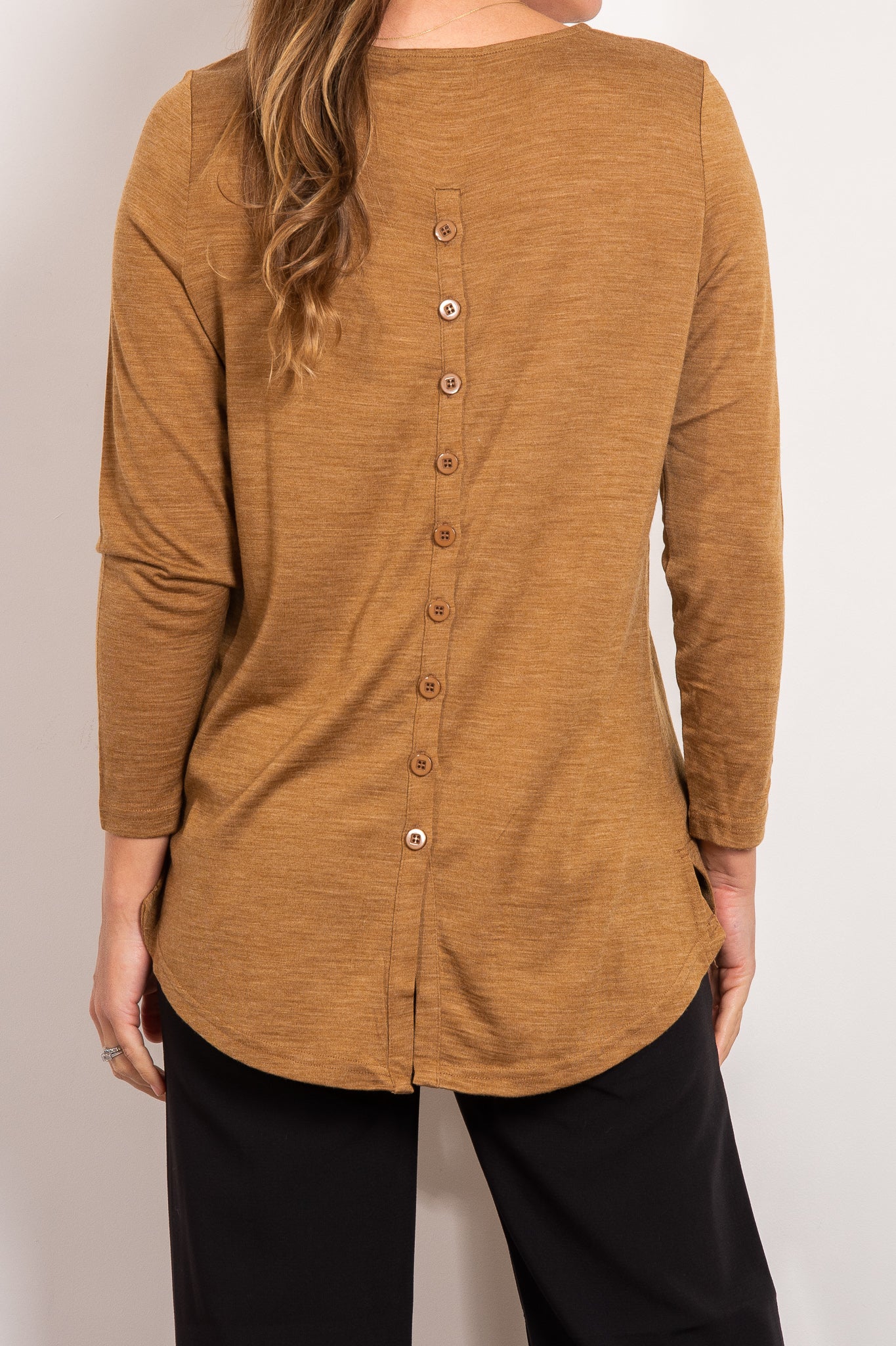 Vassalli Women's Merino Wool Back Button Top - Soft & Comfortable Knitwear for Casual Wear, Layering & Travel