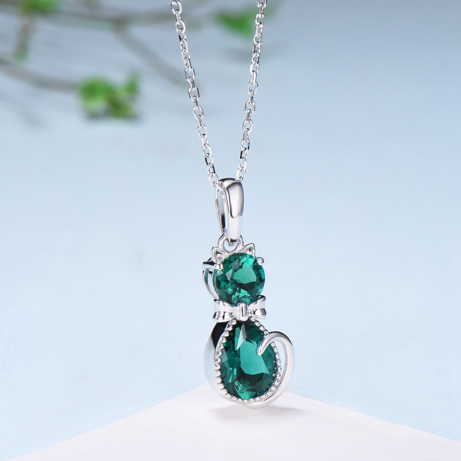 Emerald Cat Pendant Necklace - Sterling Silver & White Gold Bow Charm, Personalized Cat Paw Jewelry Gift for Women - Perfect for Anniversaries, Birthdays & Special Occasions