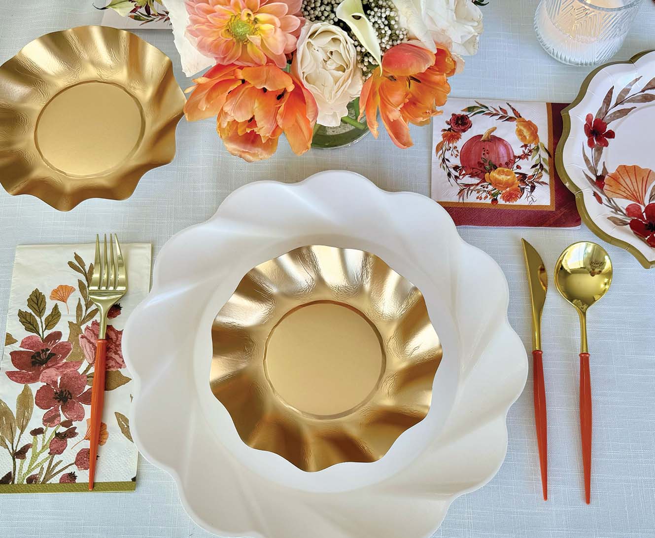 Premium 24-Piece Pumpkin & Gold Plastic Cutlery Set - Service for 8 - Elegant Disposable Utensils for Parties, Weddings & Holiday Gatherings
