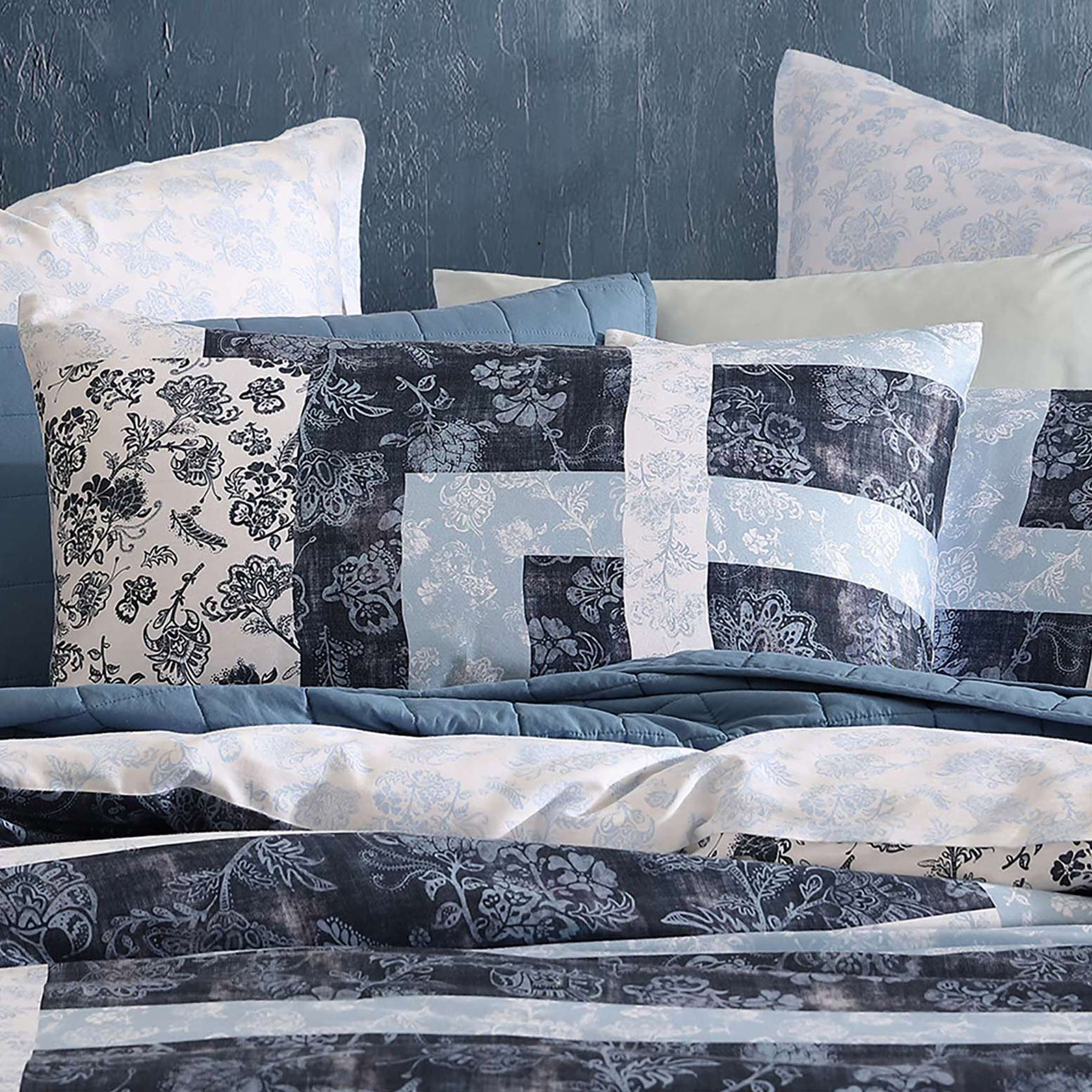 Logan & Mason Kai Blue Quilt Cover Set - Premium Soft Cotton Bedding for Cozy Nights | Perfect for Master Bedroom, Guest Room & Dorm Decor