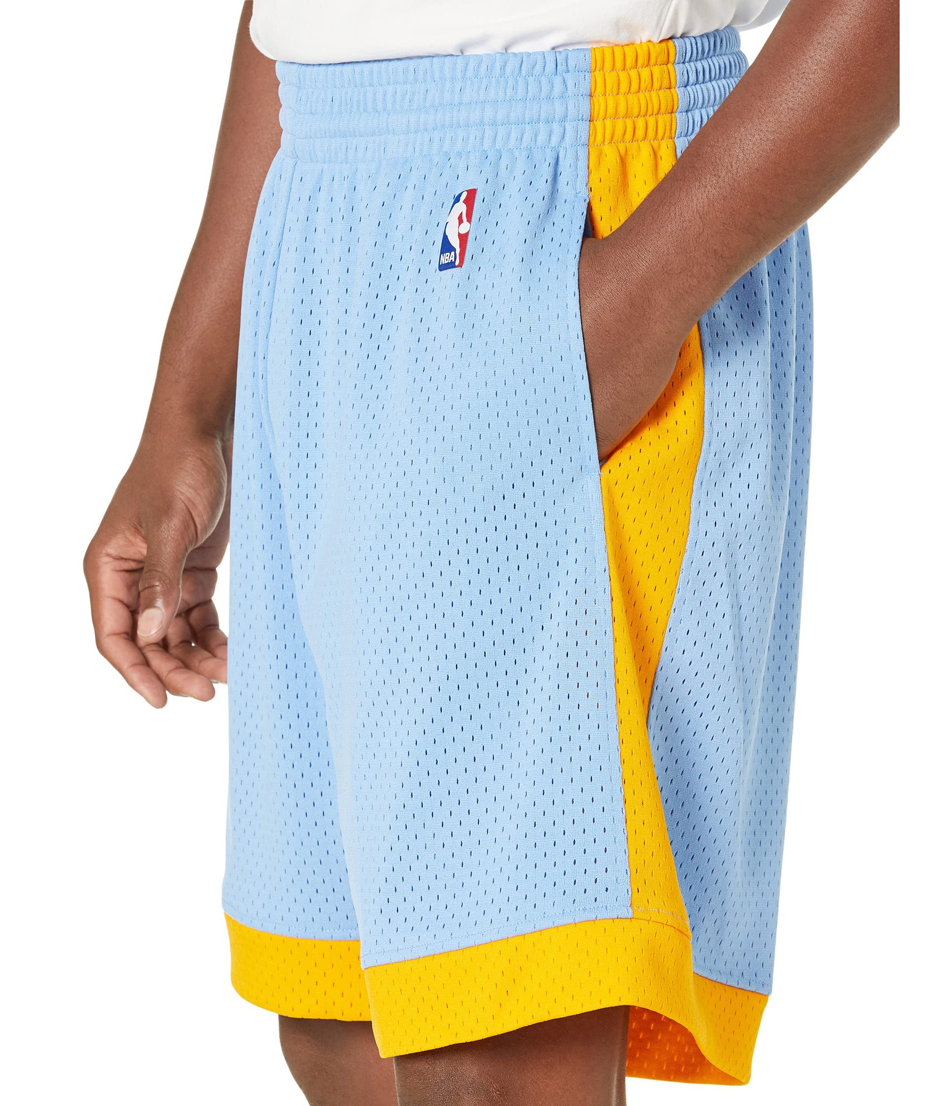 Mitchell & Ness Los Angeles Lakers NBA Swingman Shorts for Men - 2001 Retro Basketball Shorts for Casual Wear & Street Style