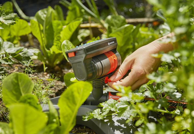 Gardena AquaZoom Compact 18708 Oscillating Lawn Sprinkler - Adjustable Water Spray for Small to Medium Yards | Perfect for Grass, Gardens & Outdoor Watering