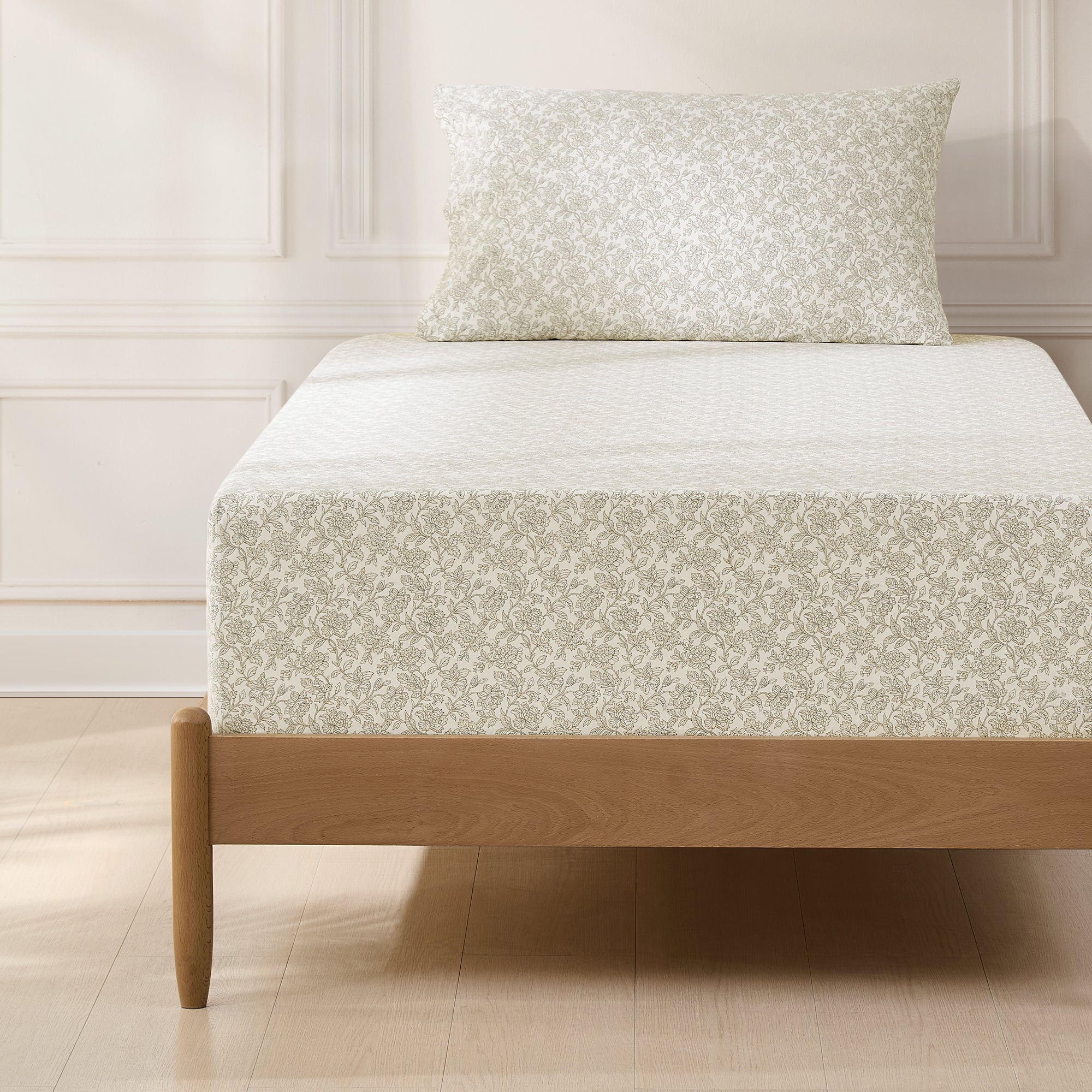 Zara Floral Print 100% Cotton Bed Sheet Set - Queen Size, 4-Piece Set for Soft & Breathable Bedding | Perfect for Master Bedroom, Guest Room & Dormitory