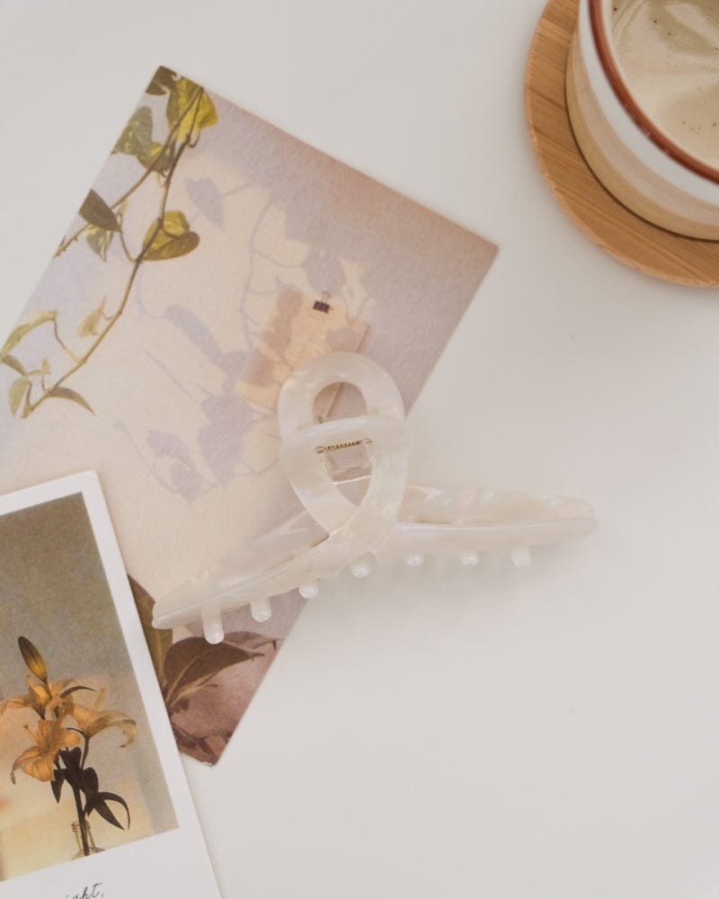 Criss Cross Hair Claw Clip - Tortoise Shell Design - Non-Slip Grip for Thick Hair - Perfect for Ponytails, Buns & Updos - Hair Accessories for Women & Girls