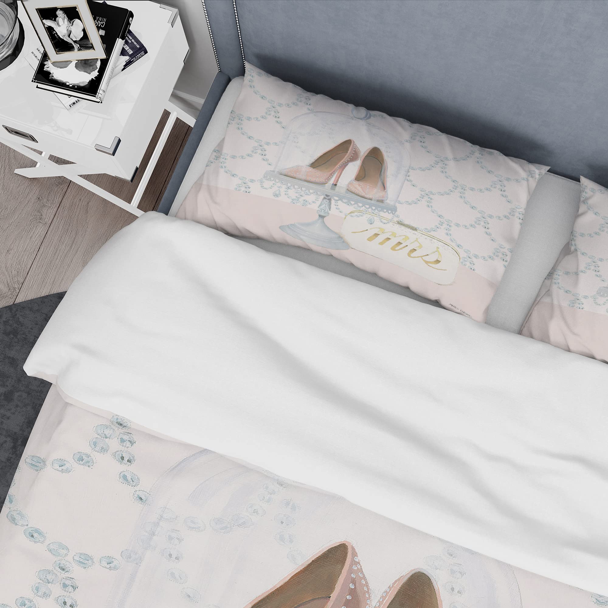 DesignQ Fashion and Glam Shoes | Traditional Beige Queen Duvet Cover Set - 3 Piece All Season Bedding Collection | Perfect for Master Bedroom, Guest Room & Cozy Home Decor