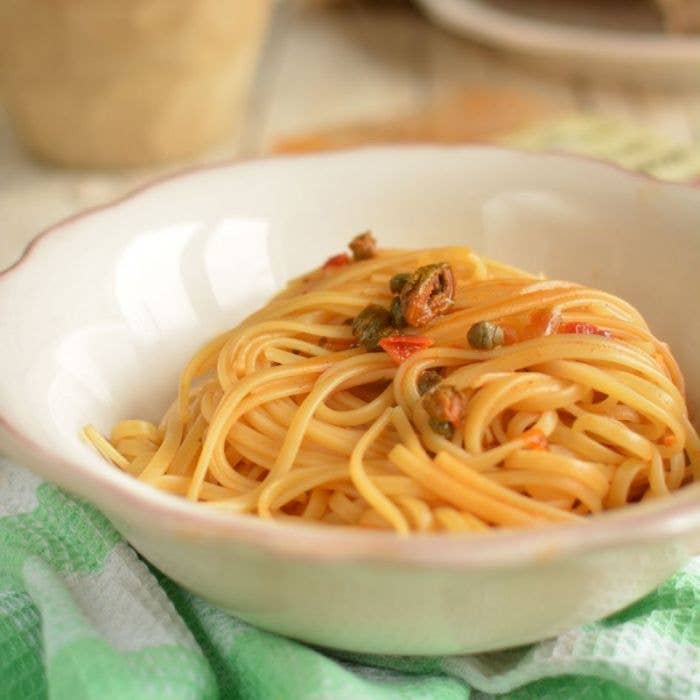 Authentic Italian Linguine Puttanesca Pasta with Olives & Capers | Traditional Mediterranean Recipe | Perfect for Dinner Parties & Italian-Themed Meals