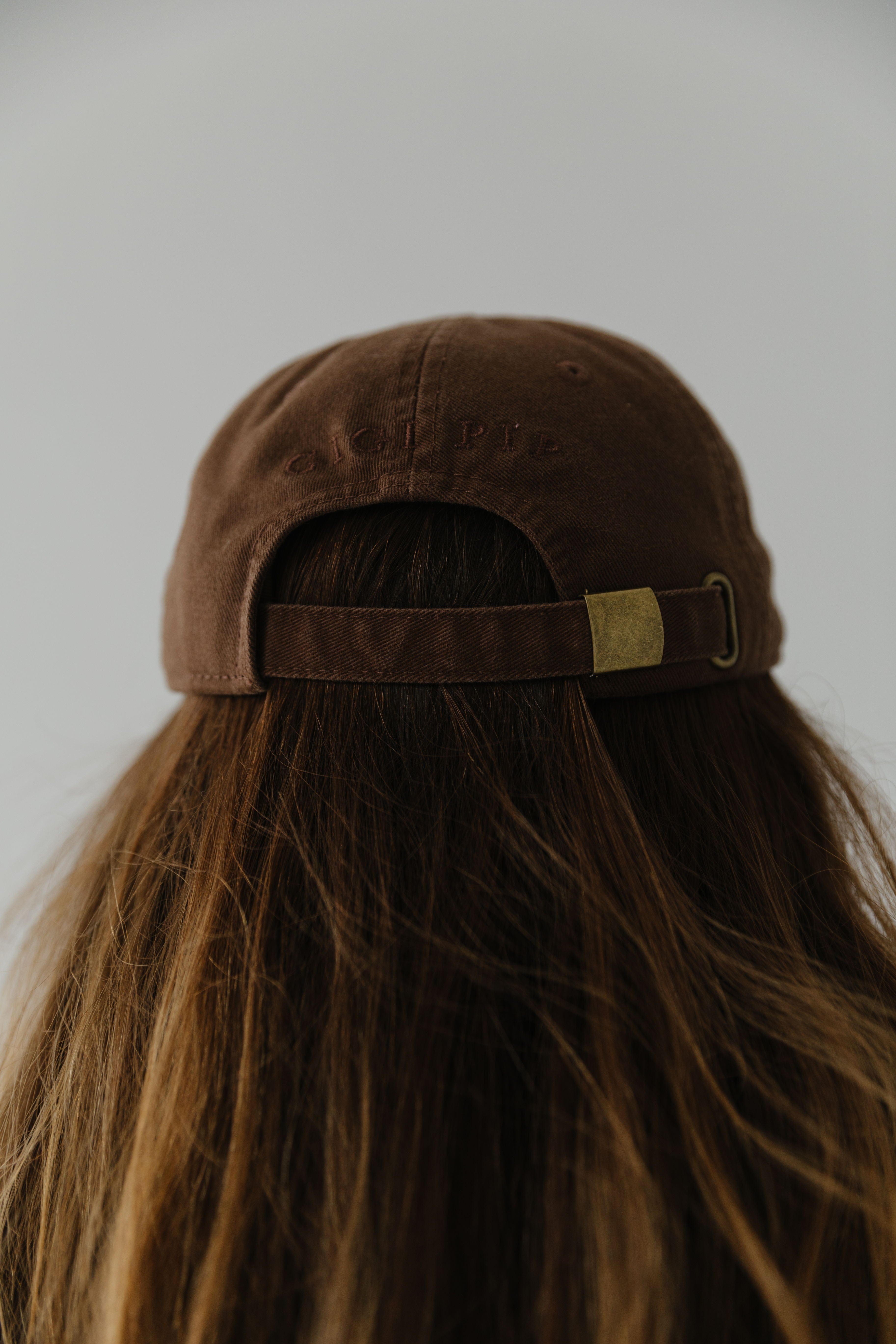 Stylish Amy Baseball Cap for Men & Women - Trendy Adjustable Dad Hat for Outdoor Sports & Casual Wear