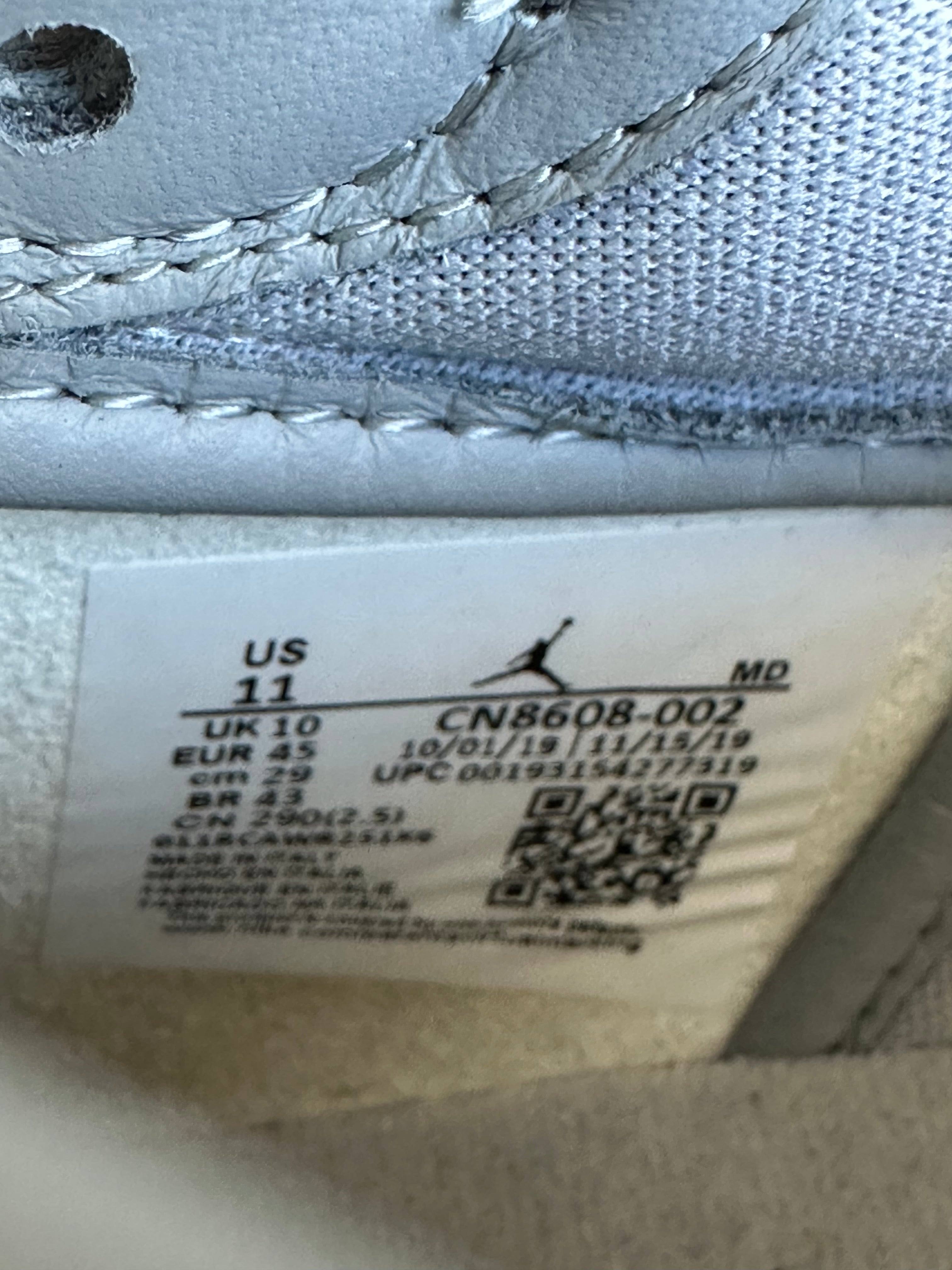 Dior Air Jordan Grey & White Oblique Low Top Sneakers for Men - Retro Basketball Shoes - Streetwear Fashion & Casual Wear - Perfect for Urban Style & Sneaker Collectors