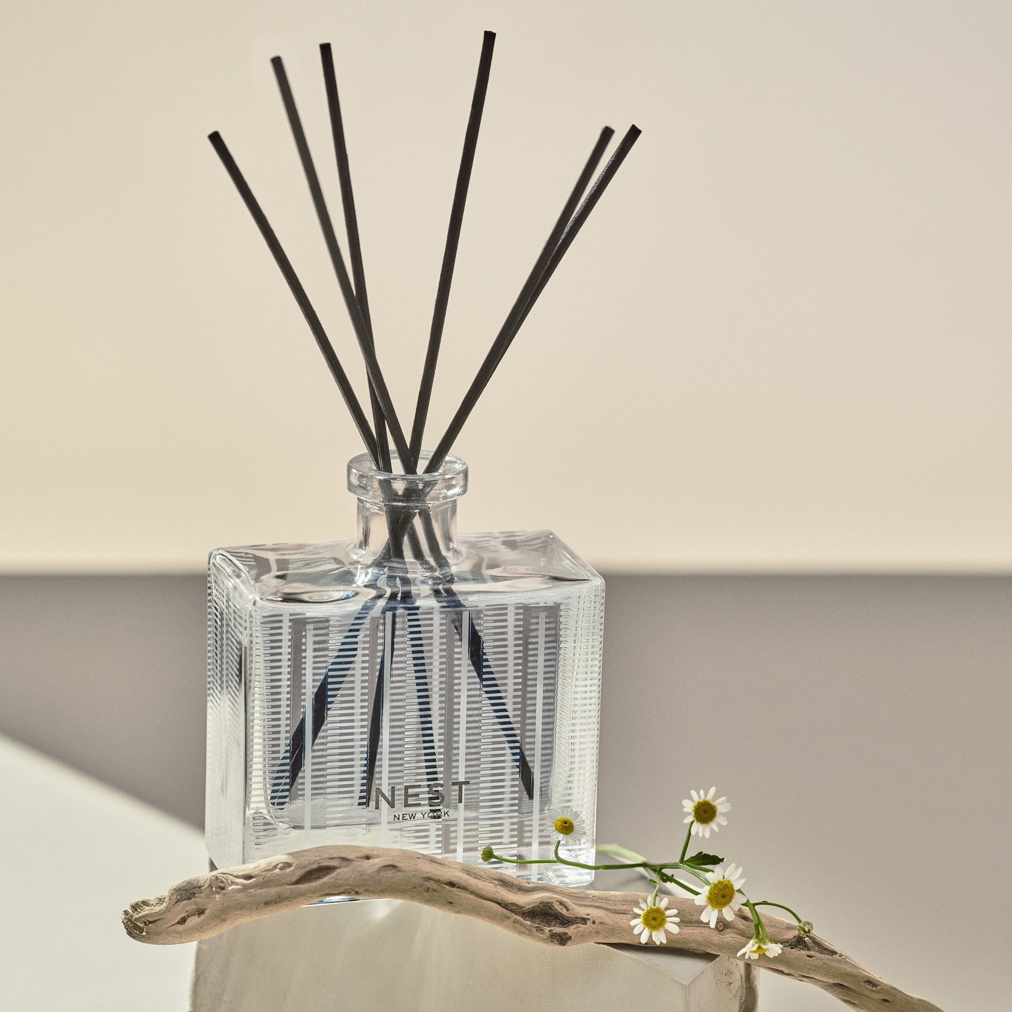 Natural Driftwood & Chamomile Reed Diffuser Set - Aromatherapy Essential Oil Room Fragrance for Home, Office, Spa & Yoga Studio Relaxation