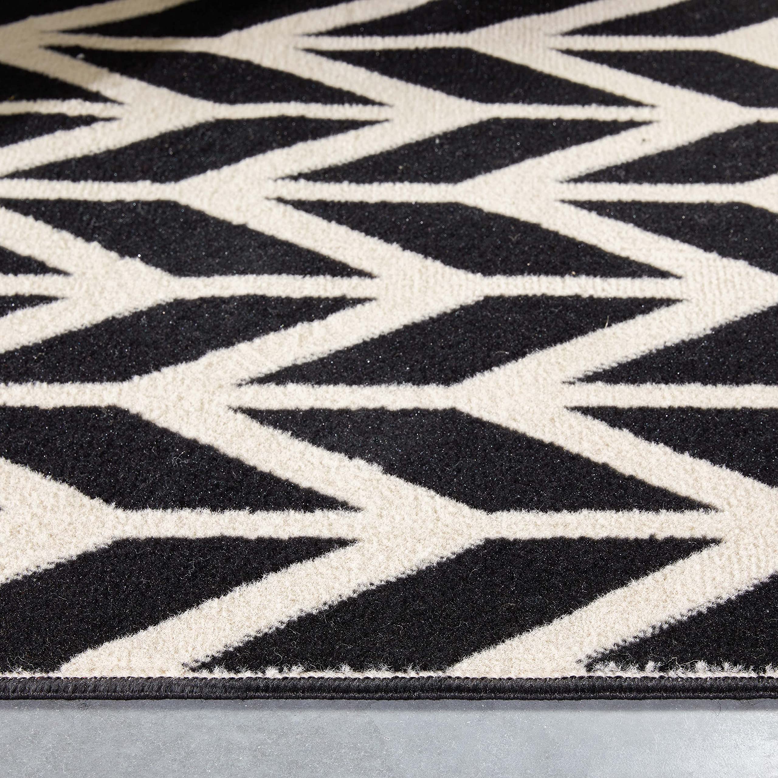 Well Woven Miami Bourbon Chevron Black Modern Area Rug 5' x 7' - Stylish Non-Slip Living Room Rug for Home Office, Bedroom & Dining Room Decor