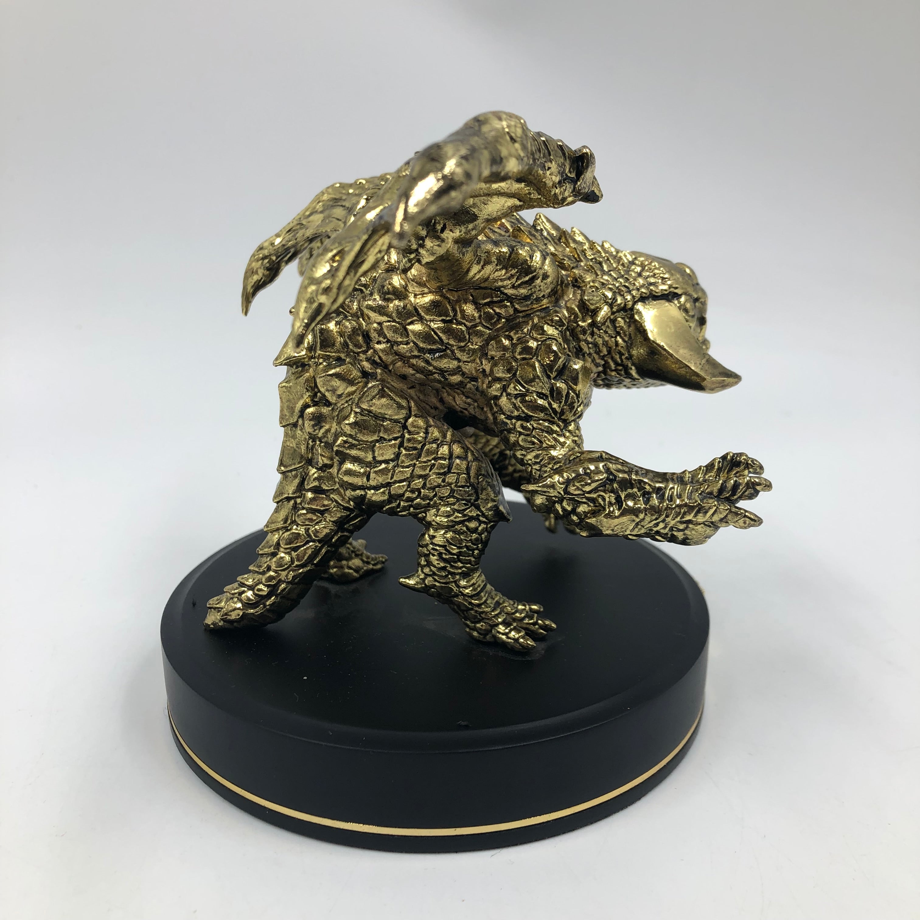 Dota 2 Golden Roshan Statue - The International 10 Limited Edition Collectible for Gamers & Fans - Perfect for Display, Gaming Room Decor, and Esports Memorabilia Collection