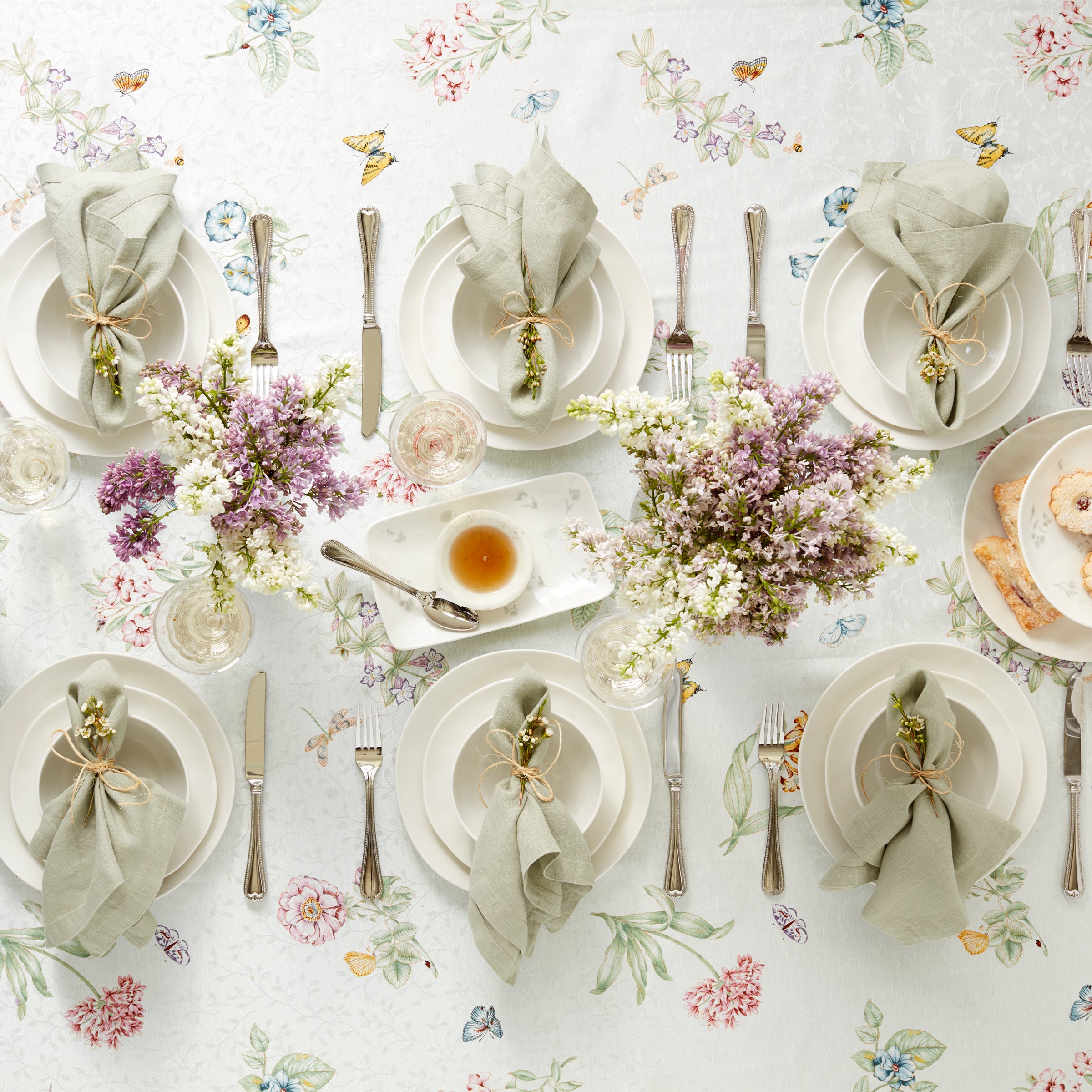 Bay Colors 12-Piece Dinnerware Set in Classic White - Elegant Dinner Plates, Salad Plates, Bowls & Mugs - Perfect for Family Dinners, Parties & Restaurant Use