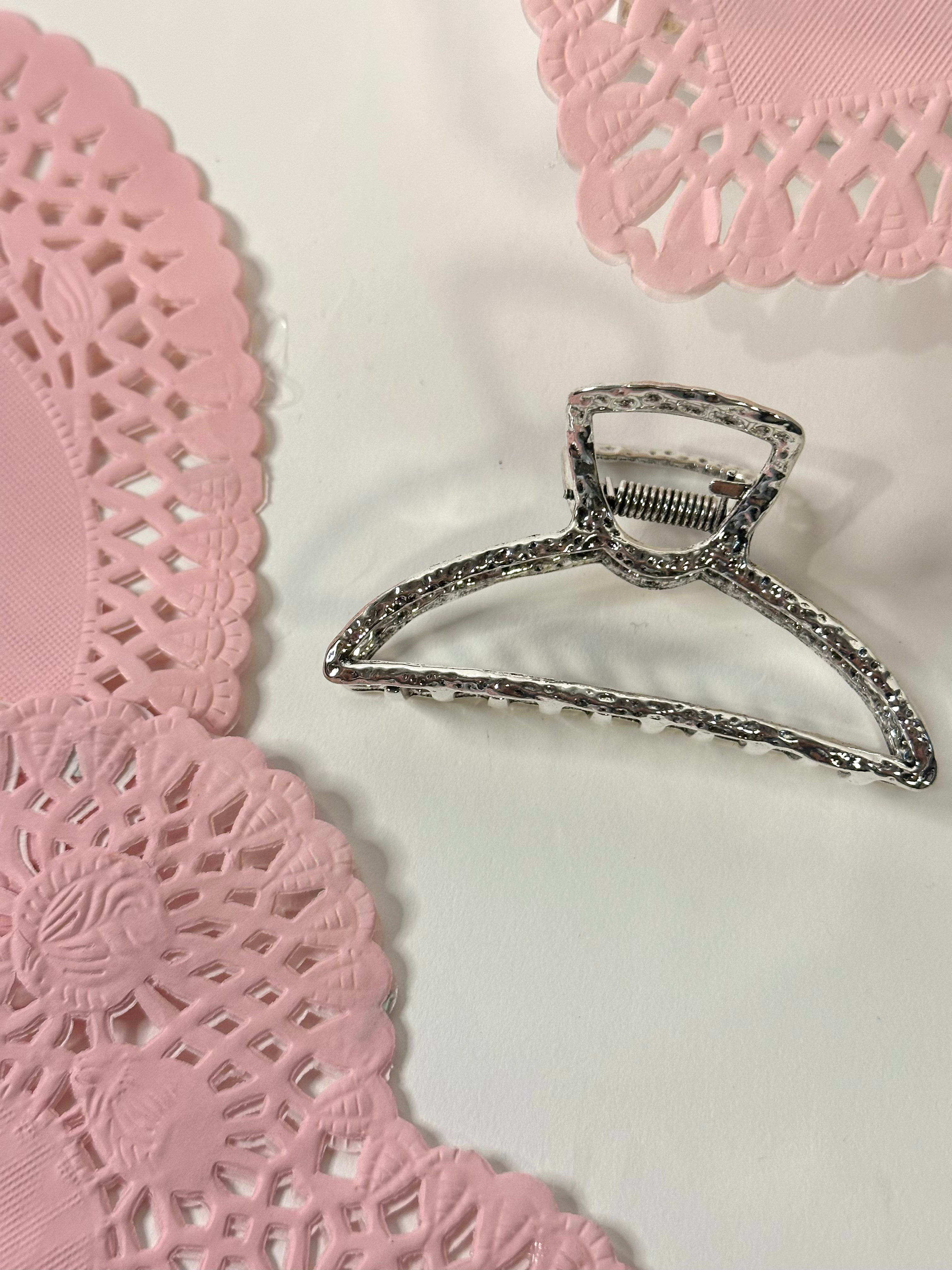 Stylish Metal Claw Hair Clip for Women - Strong Hold Hair Claw for Thick Hair - Perfect for Ponytails, Buns & Everyday Hairstyles